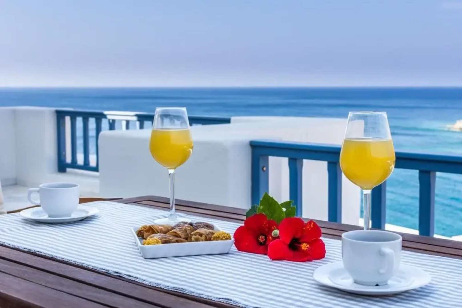 Inviting 8-bed Villa in Ermoupoli - Villa Blueros