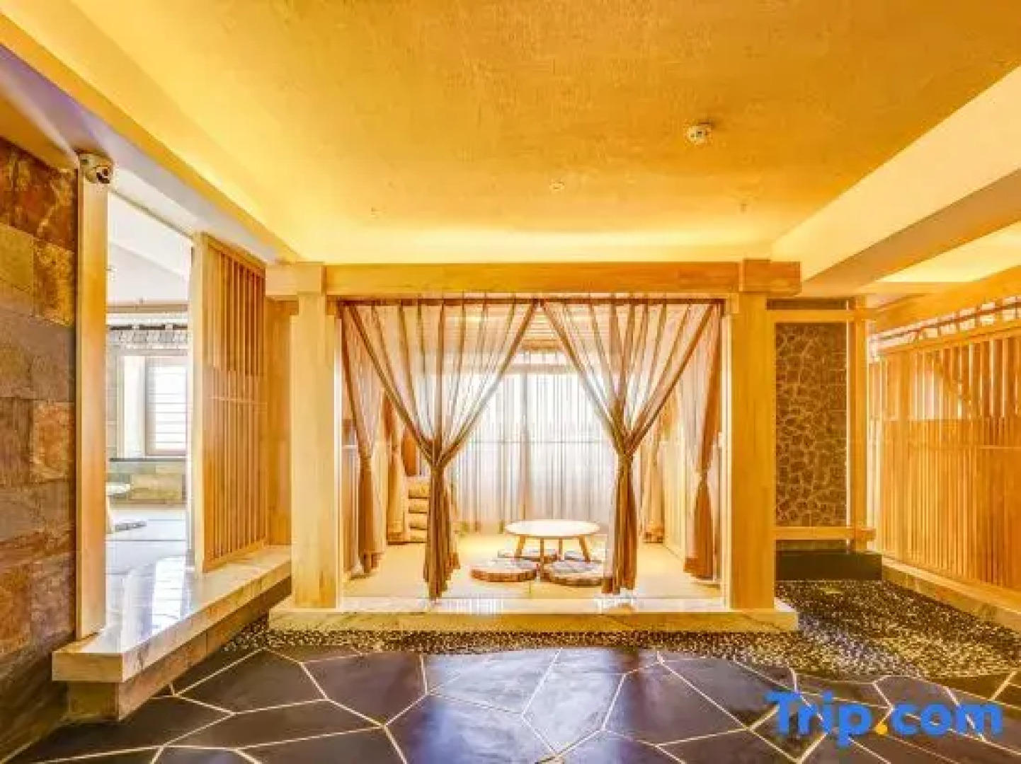 Roman Garden Business Center