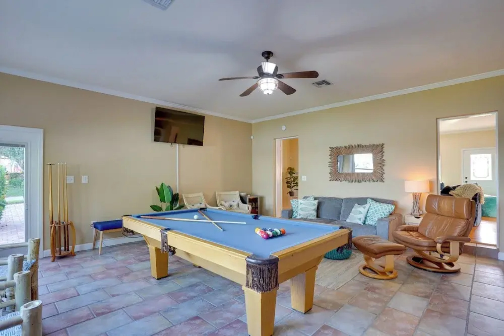 Lakefront Winter Haven Retreat: Hot Tub & Patio!