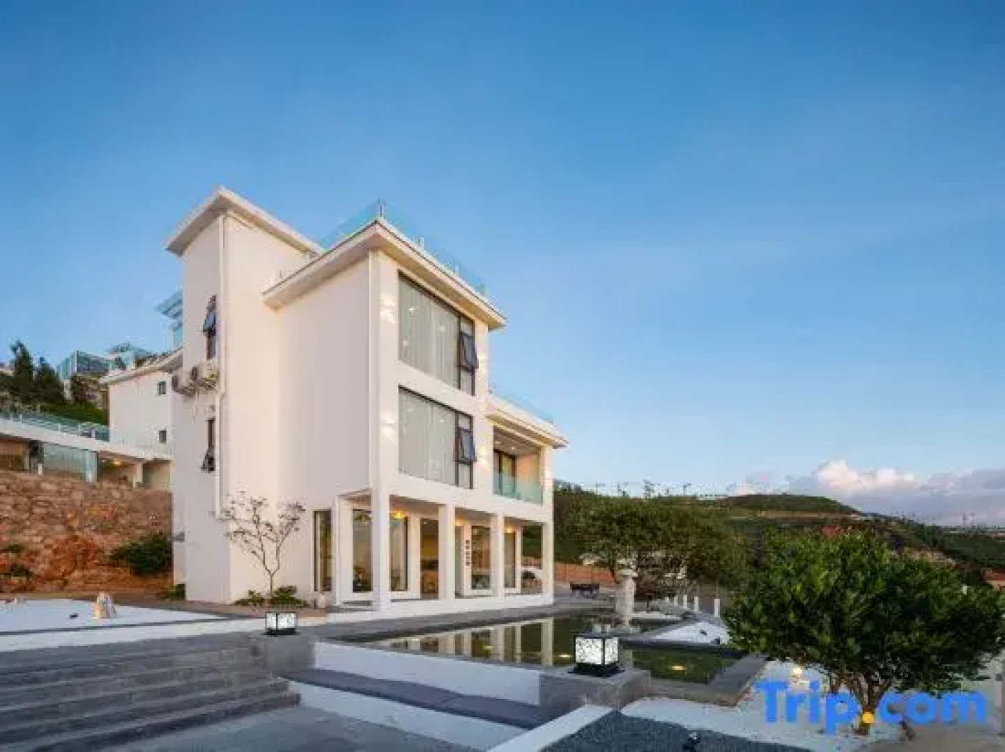 Fuxian Lake Yumo Lake View Hot Spring Hotel