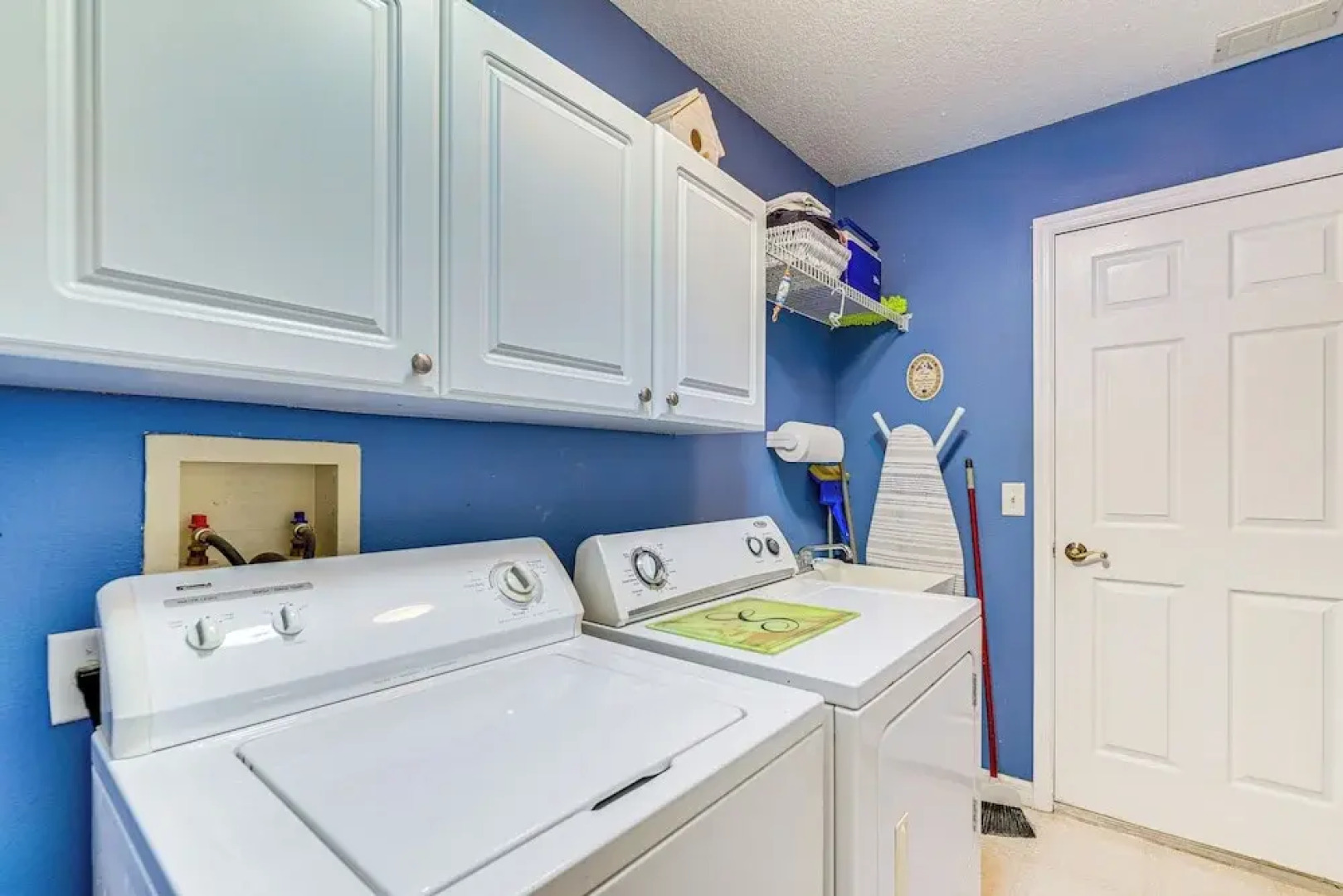 Walk to Golf & Pool: Pet-friendly Villages Home