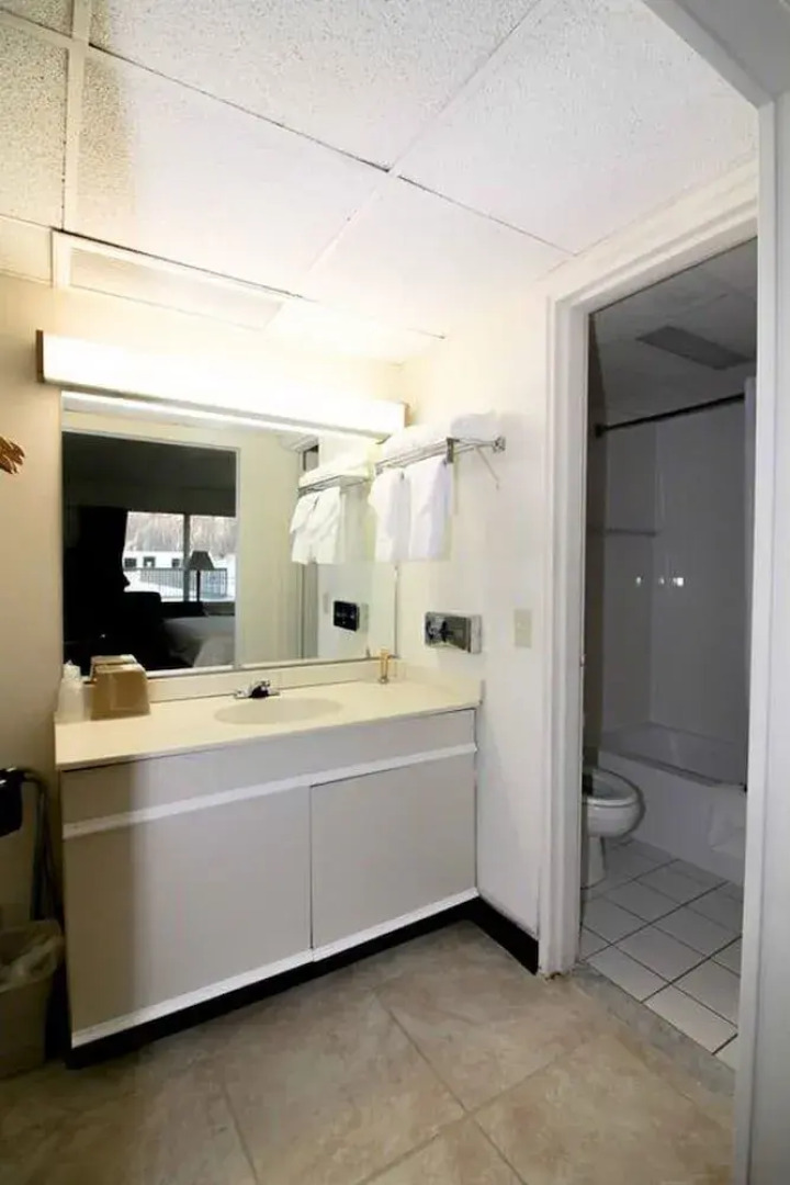 Hudson Valley Hotel And Conference Center