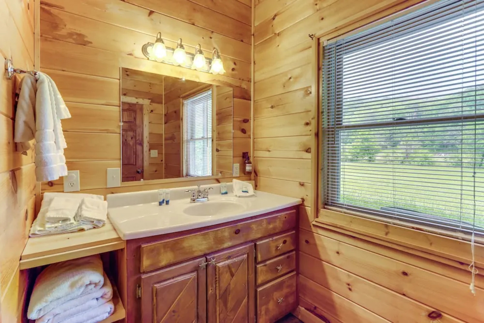 Riffle Run Cabin: River Access, Hot Tub, Game Room