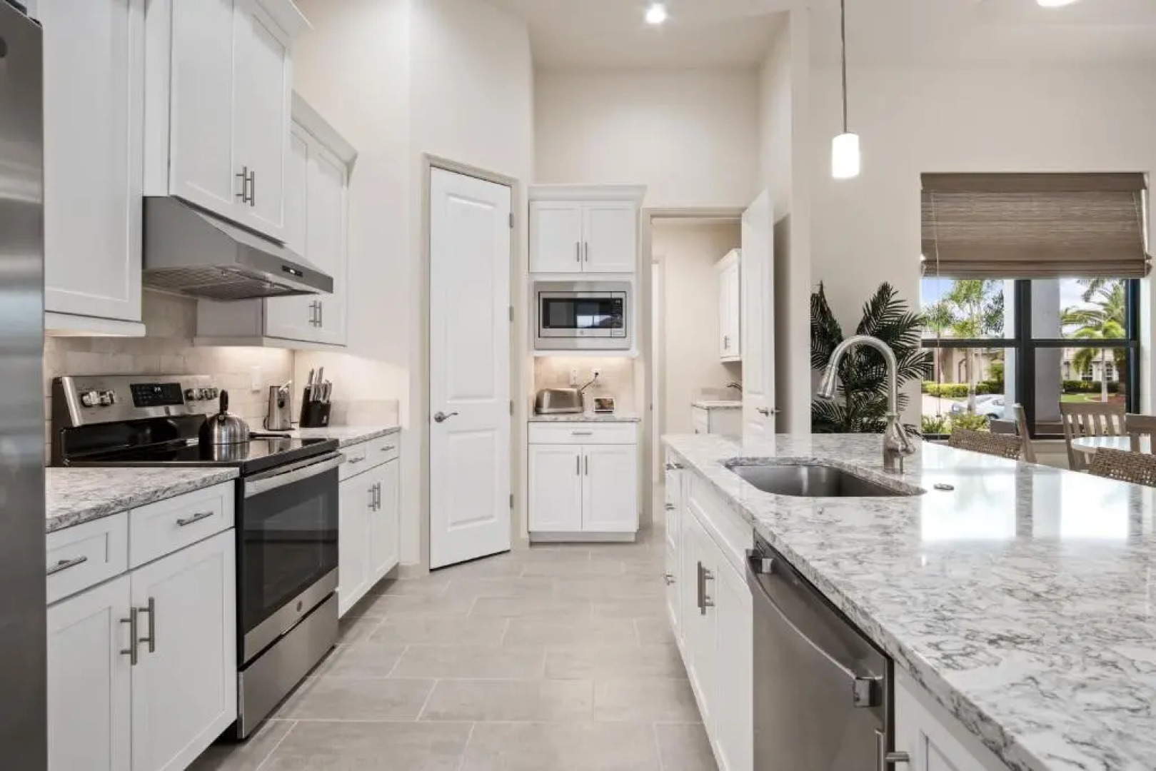 SW FL Oasis - 4bdr - 3bth - POOL - Game Room - Sleeps 10 or more