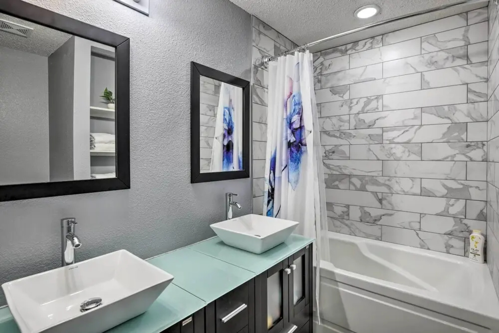 Sleek Rockwall Home Near Dtwn Dallas & Lake!