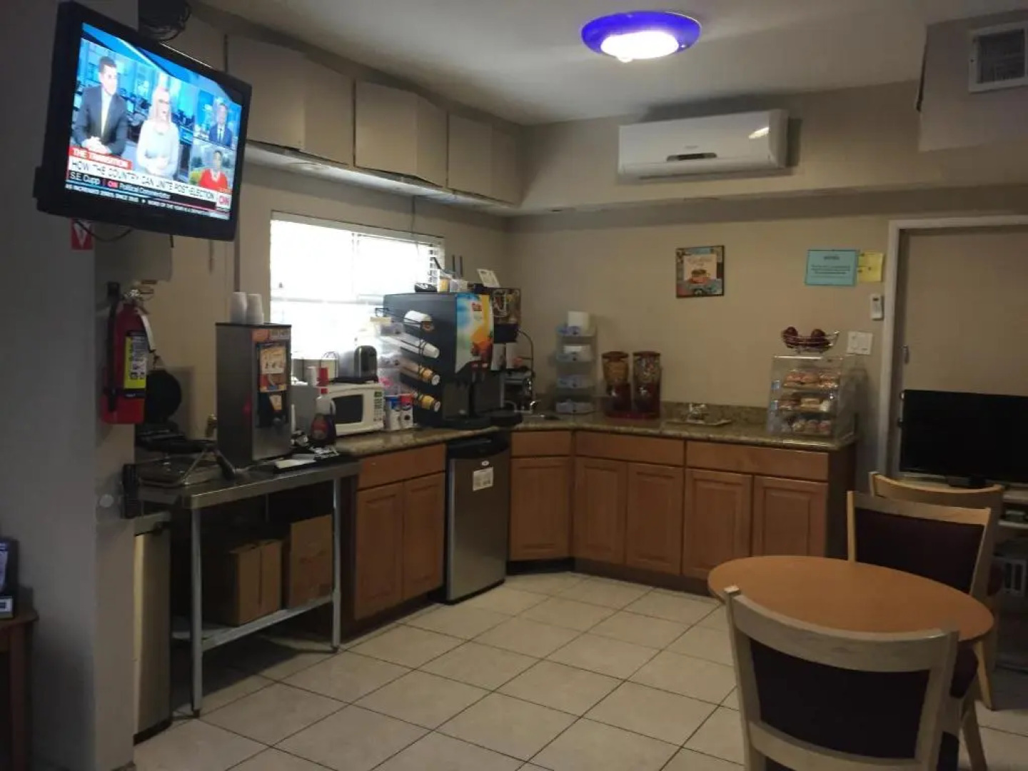 Townhouse Inn & Suites