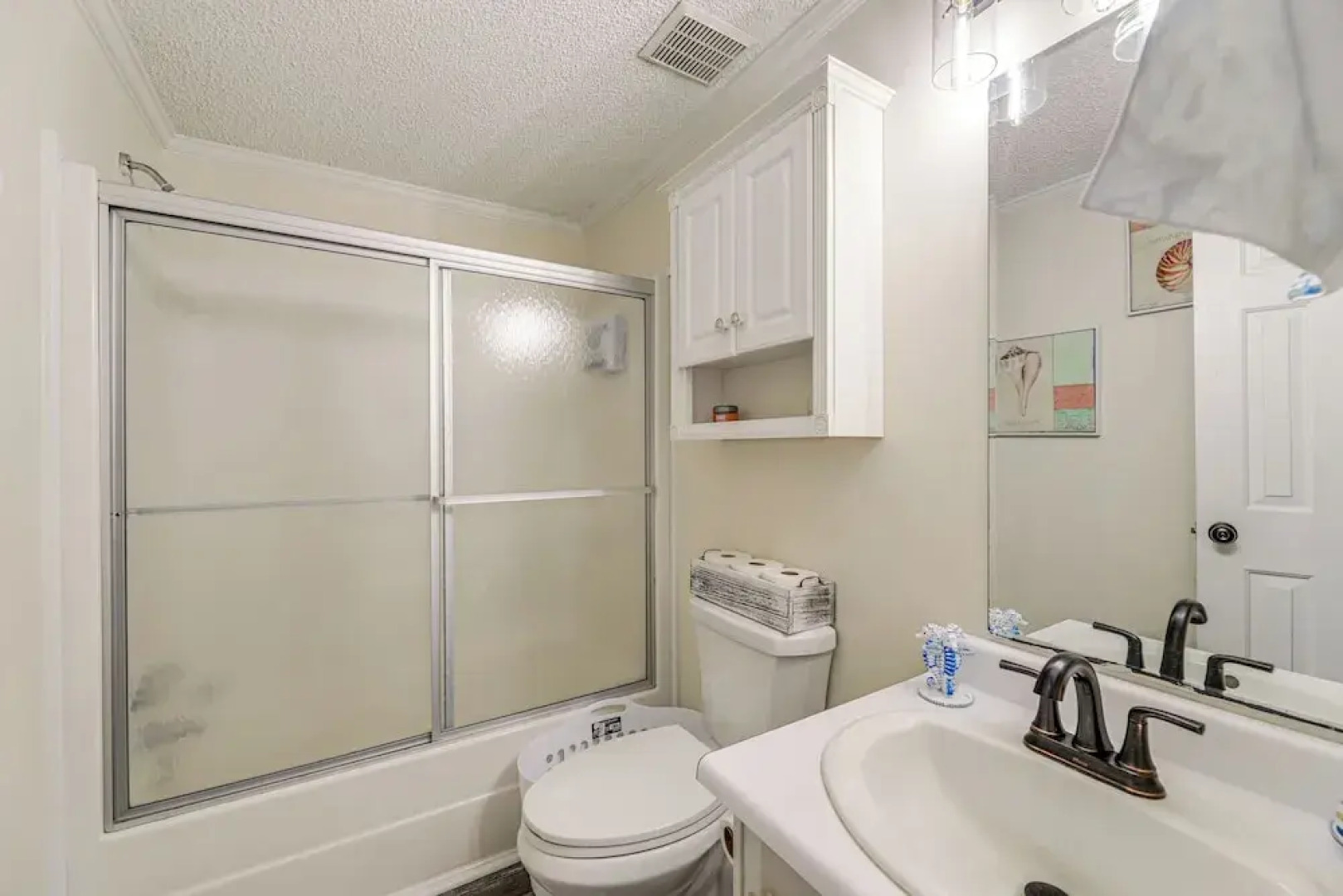 7 Mi to Beach! Sneads Ferry Family Home w/ Hot Tub