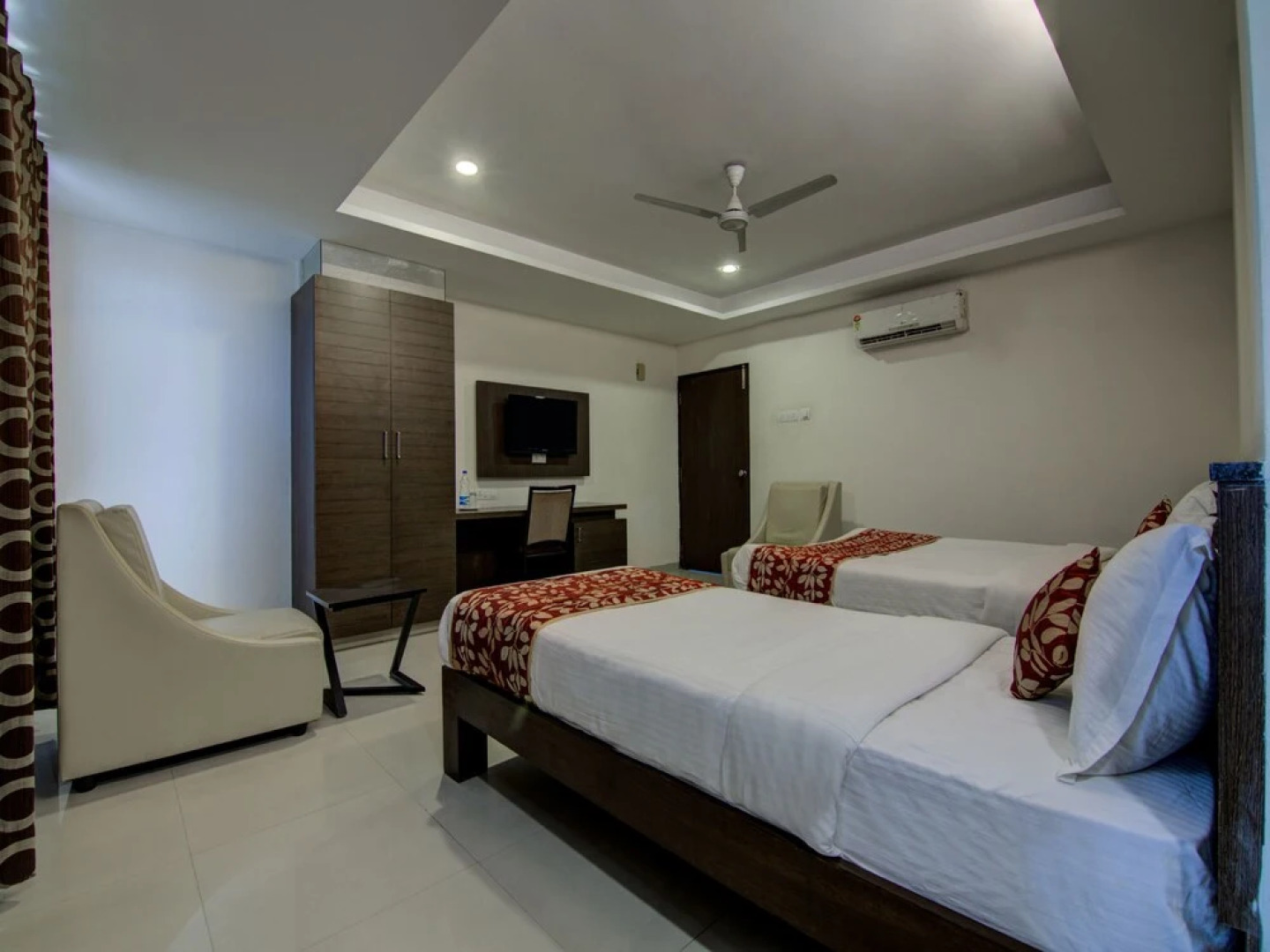 OYO 15108 Hotel Galaxy Inn