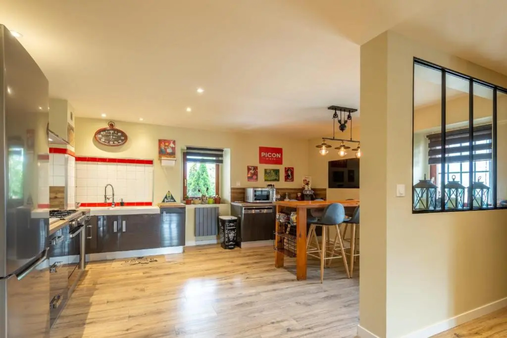 Spacious apartment with two terraces and private parking