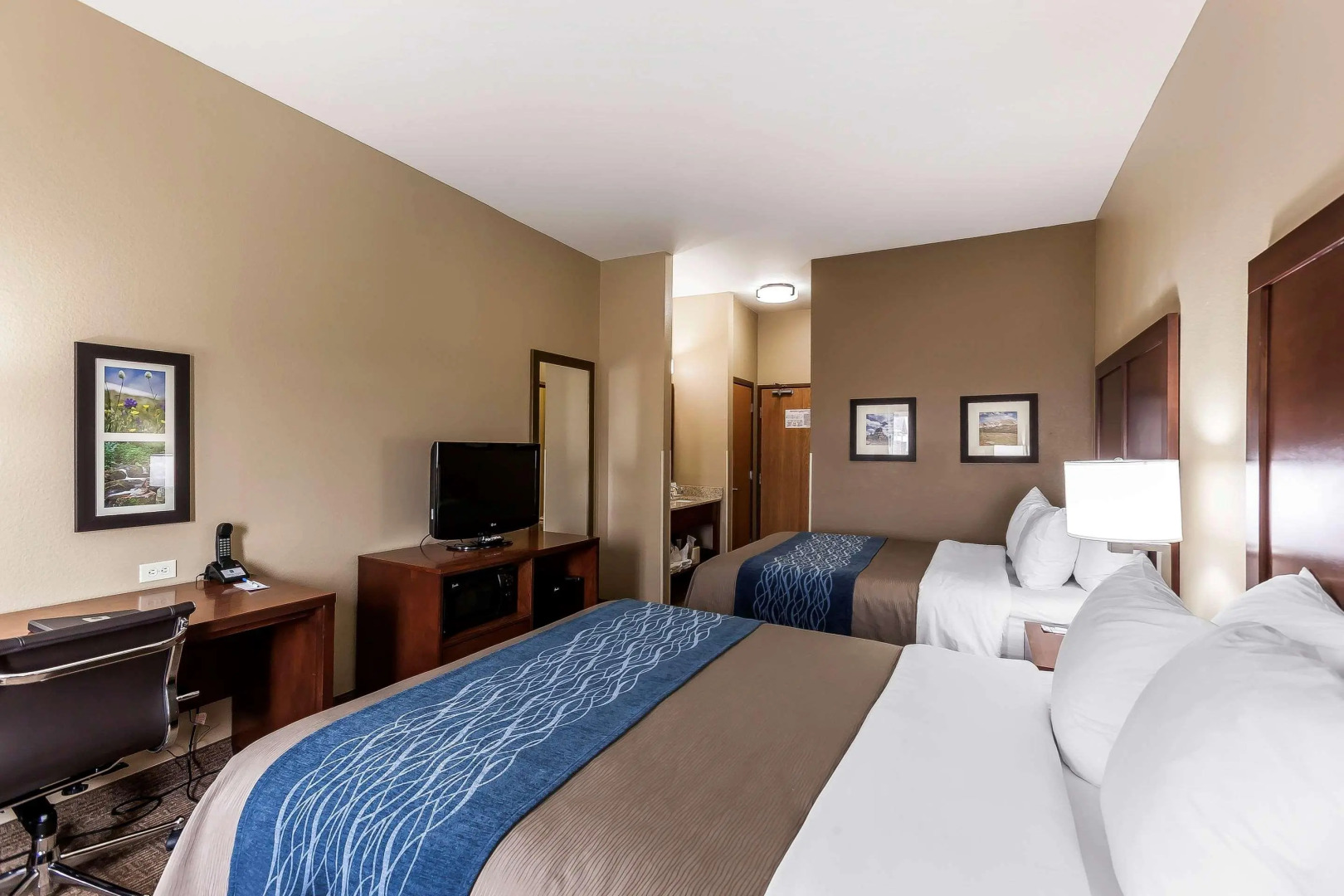 Comfort Inn & Suites Near University of Wyoming