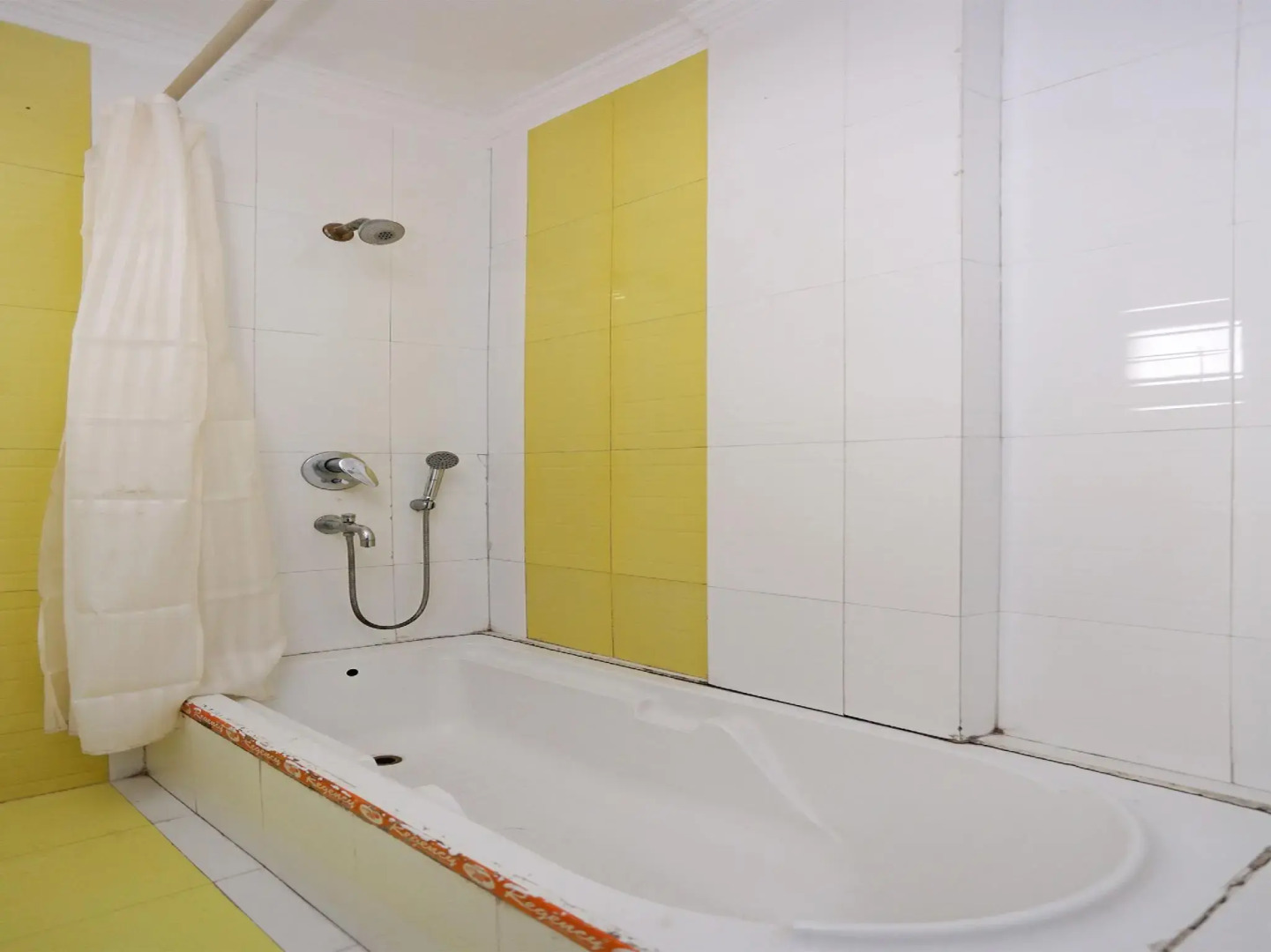 Hotel Rivieraa by OYO Rooms