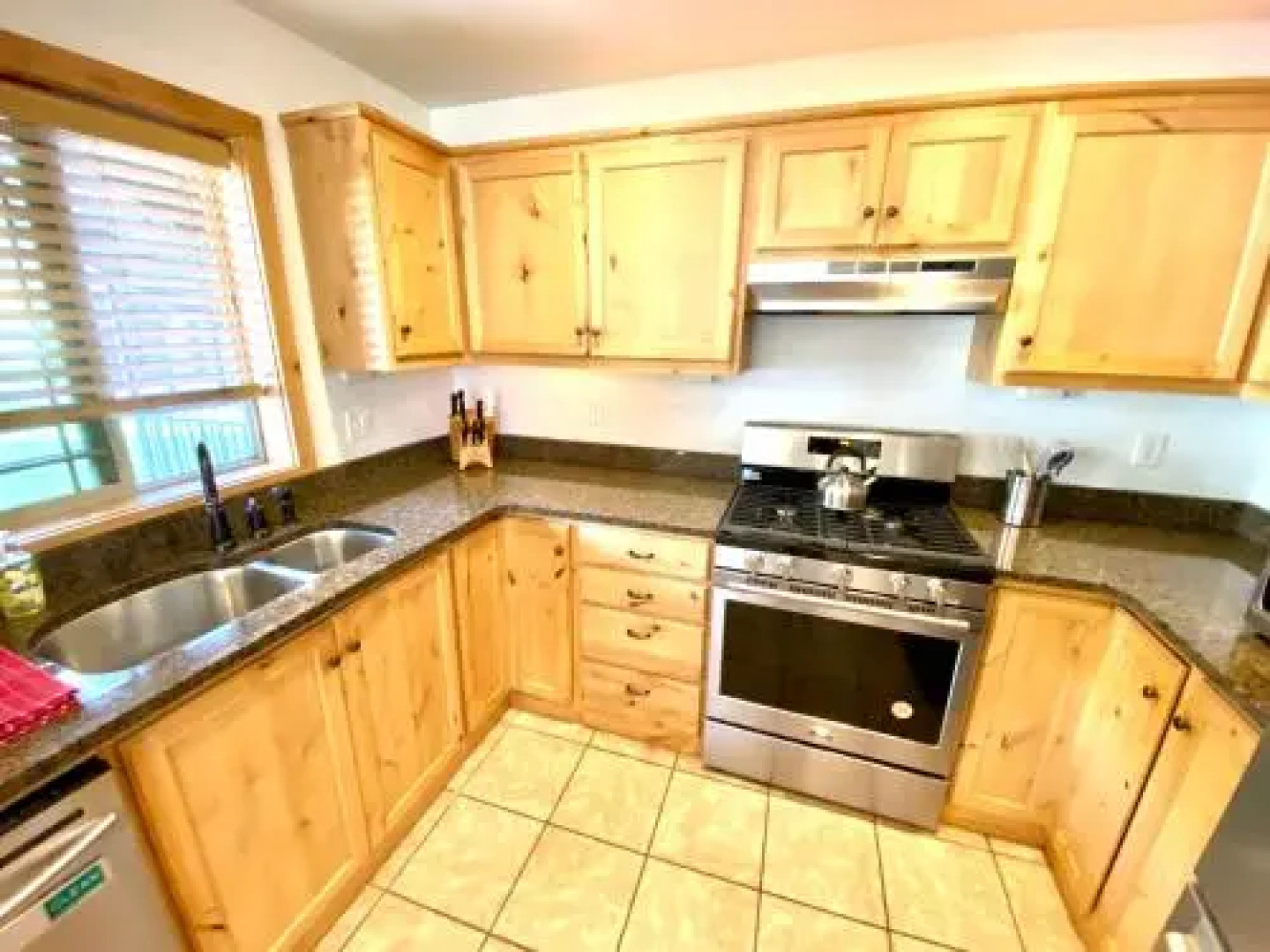 Raspberry Garden Inn & Suites