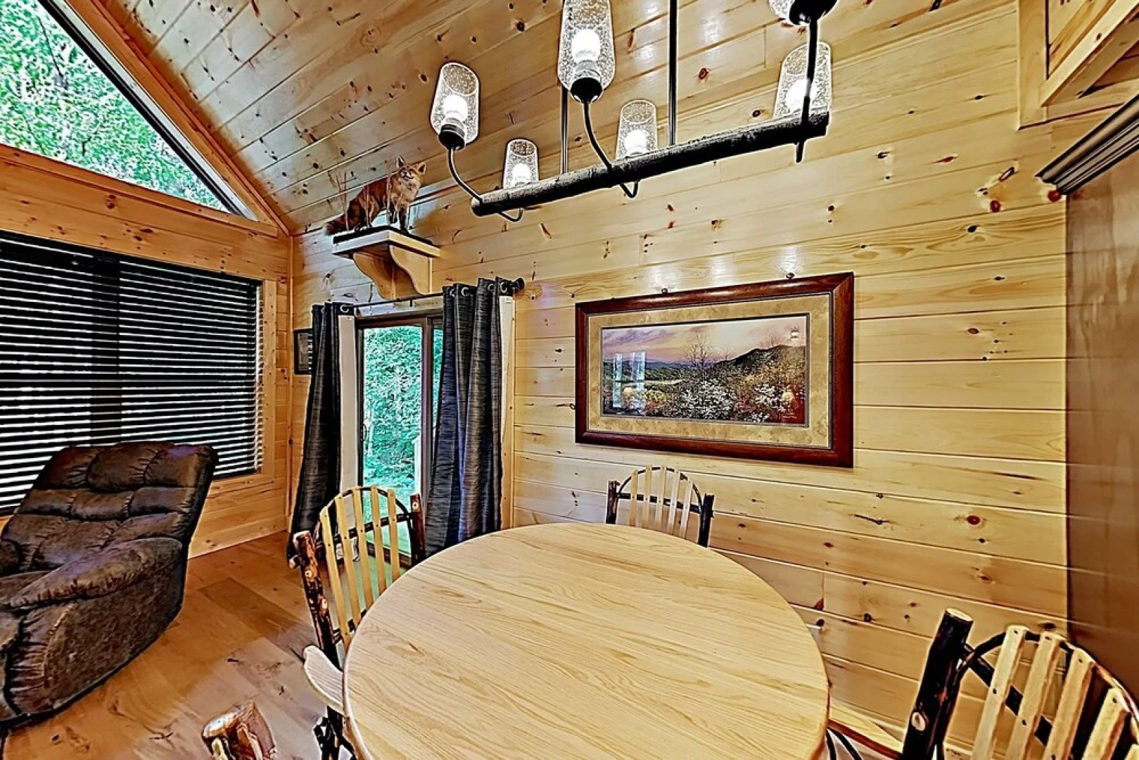 New Listing! All-suite - 1.5 Acres & Hot Tub 2 Bedroom Home