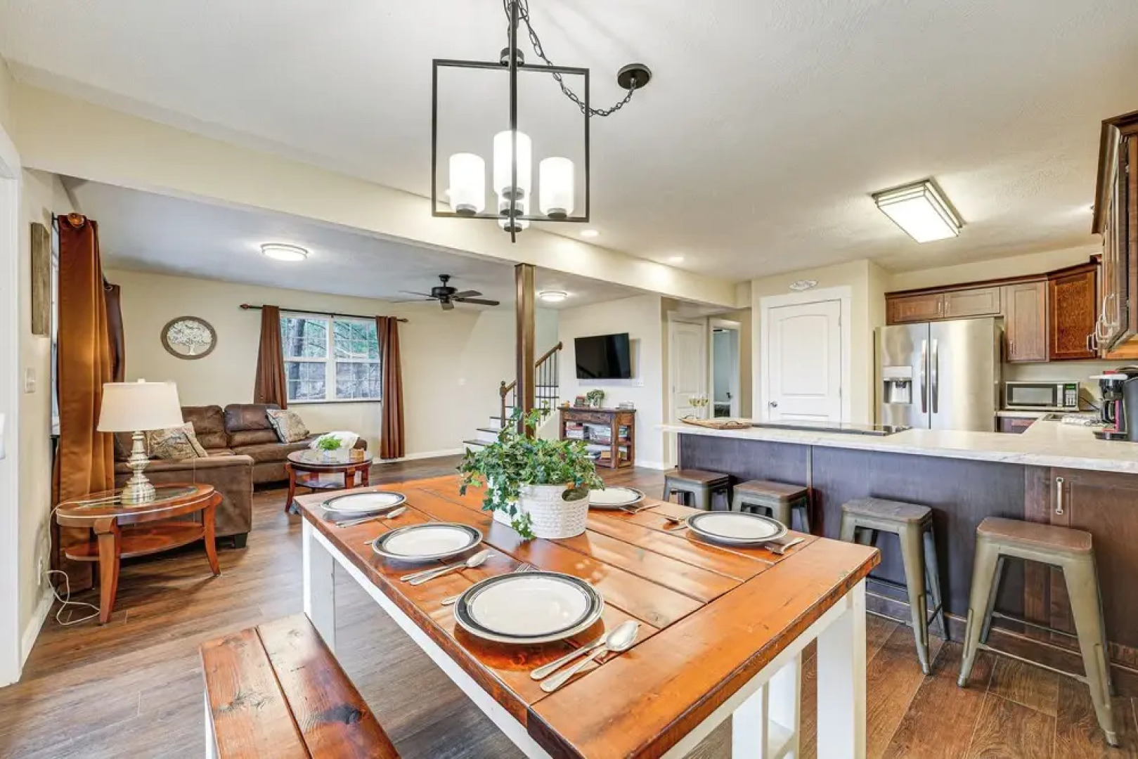 Lakeside Blue Eye Escape w/ Game Room & Hot Tub!