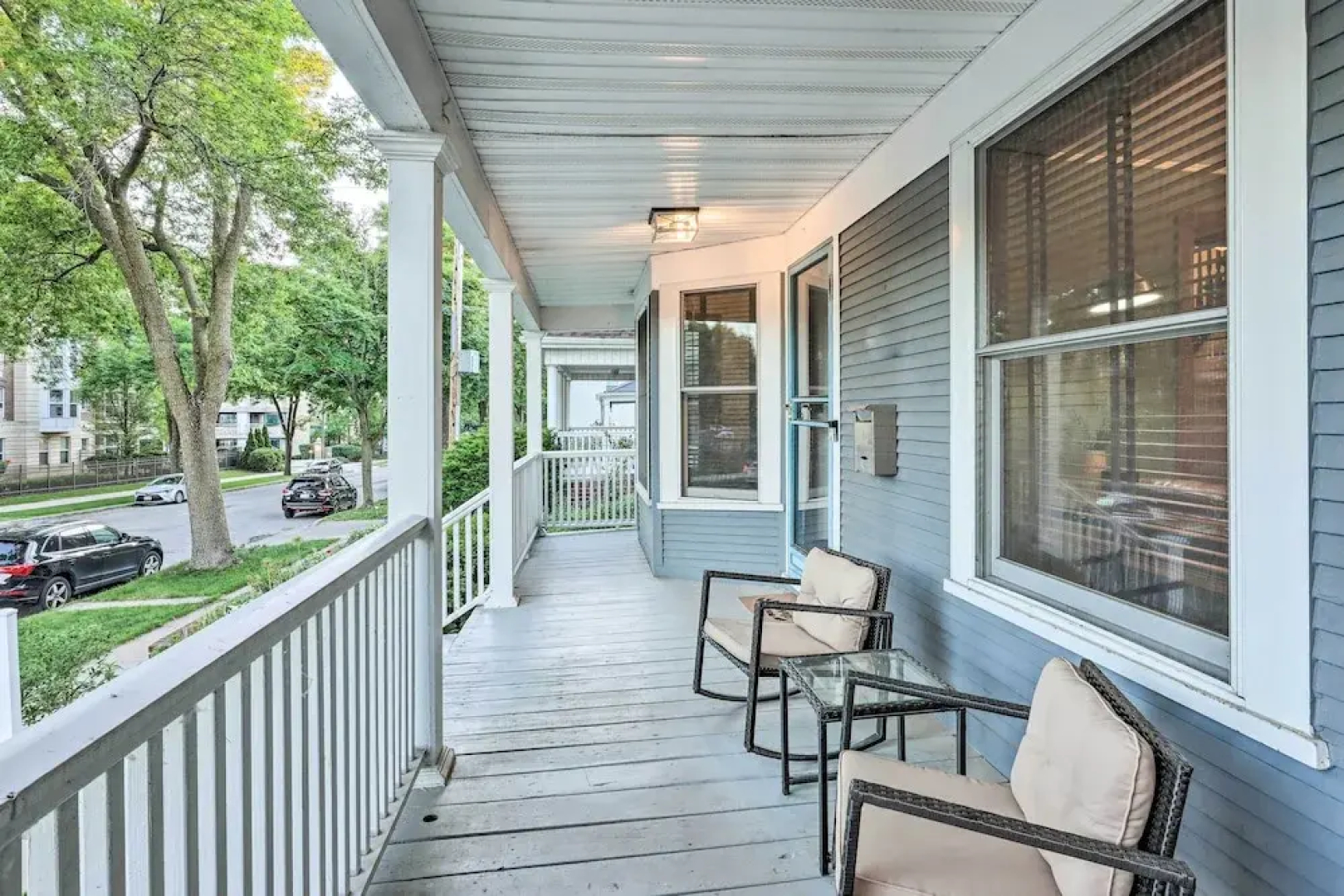 Milwaukee Home < Half Mi to Lake Michigan!