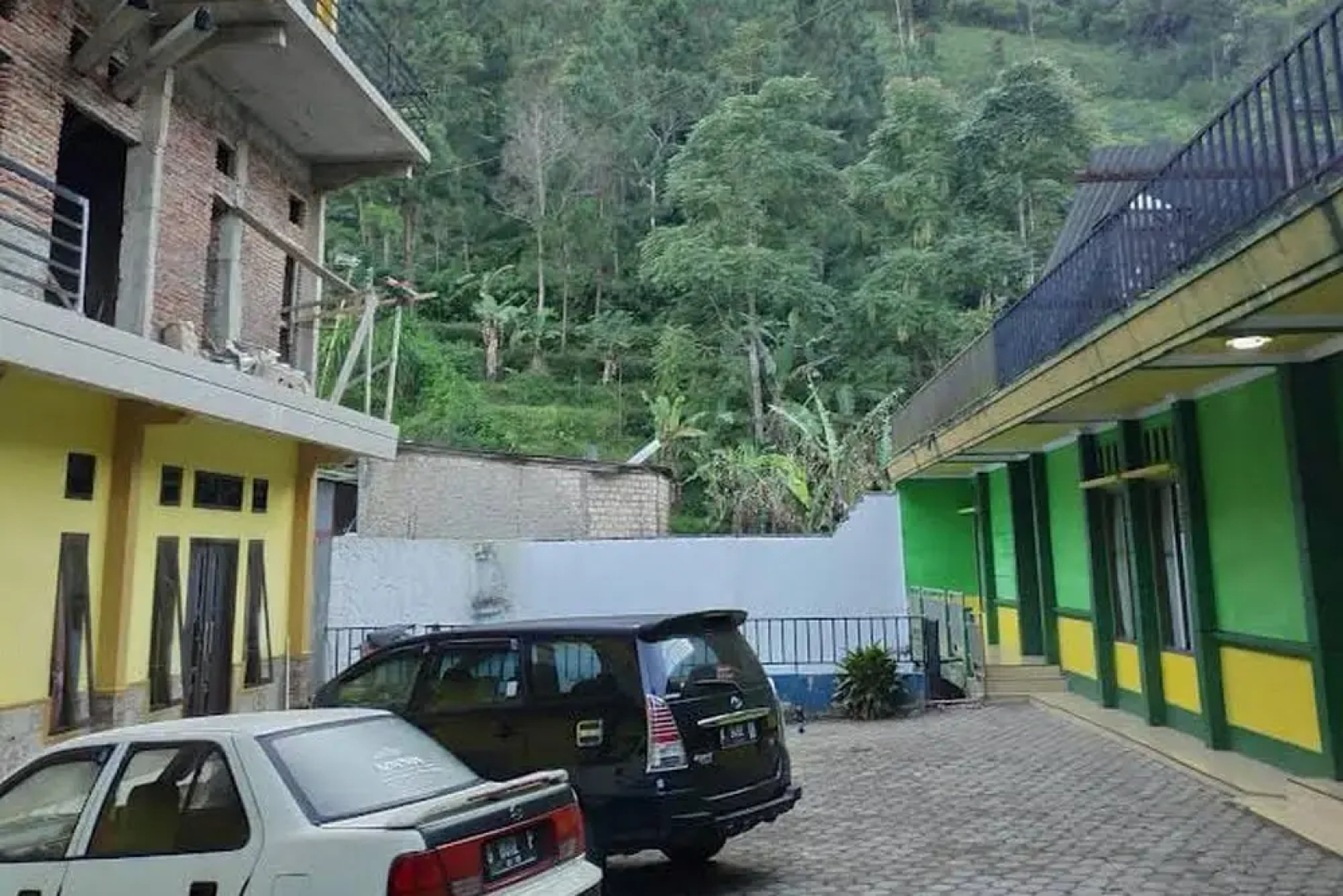 Puspa Tiara Syar'i Guci Mitra RedDoorz