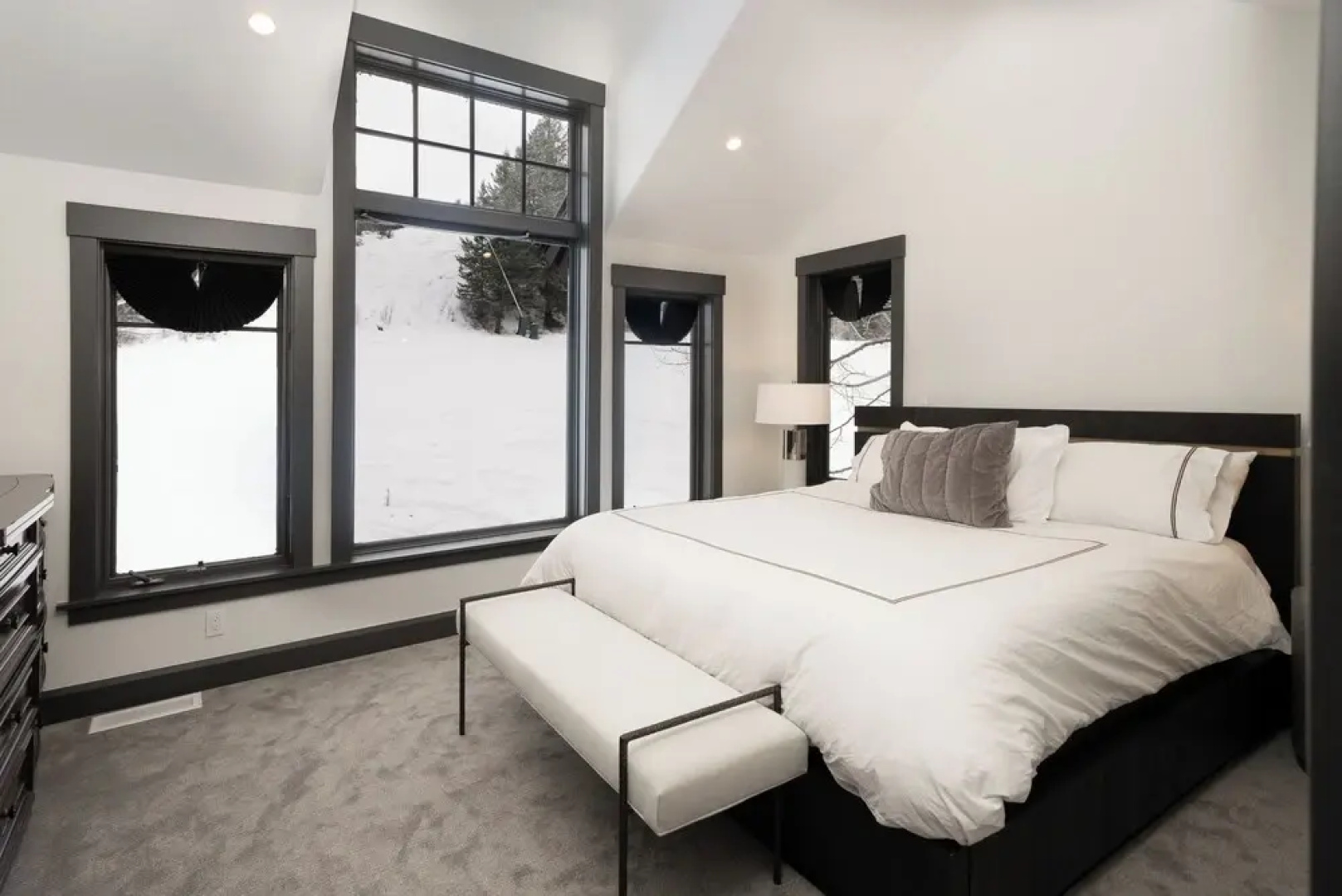 Ski-in/out Townhome w/ Hot Tub by Arrow Bahn Lift!