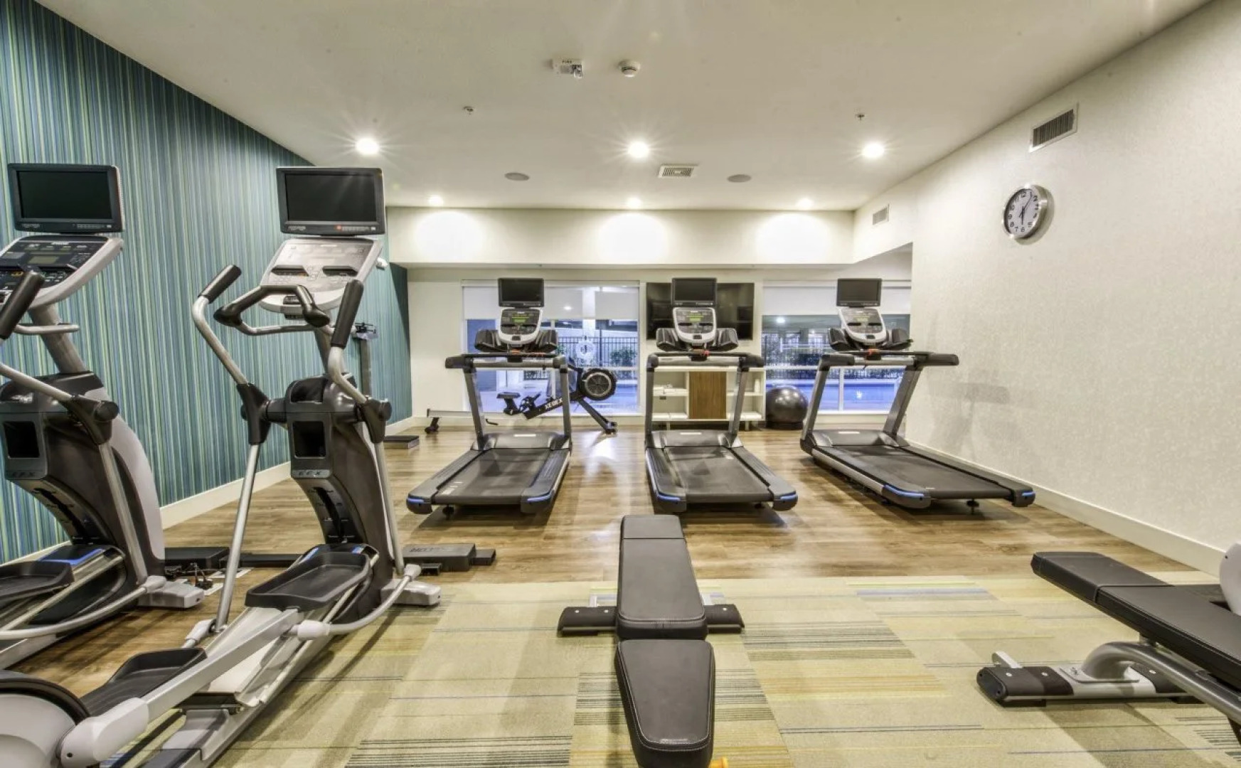 Holiday Inn Express & Suites Dallas NW - Farmers Branch by IHG