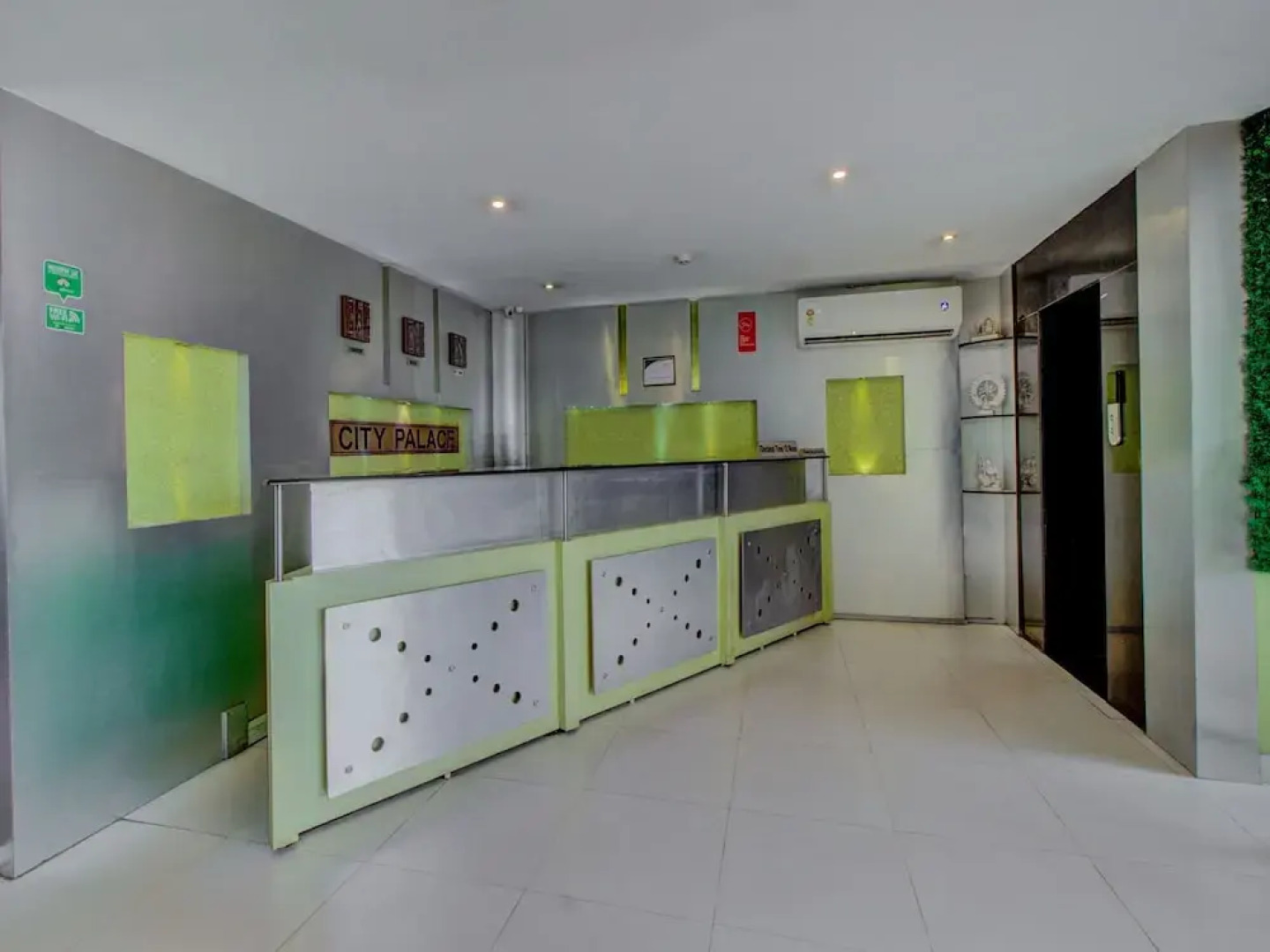 OYO 4843 Hotel City Palace