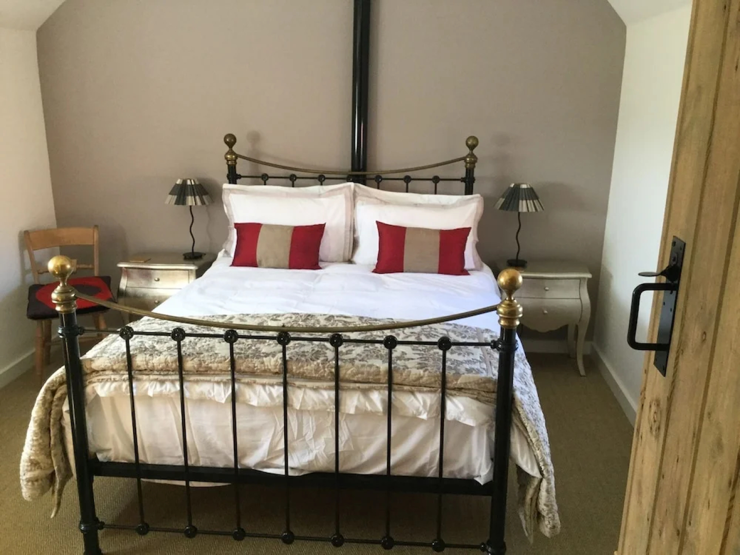 Impeccable Cottage Suitable for 2 Adults & 1 Child