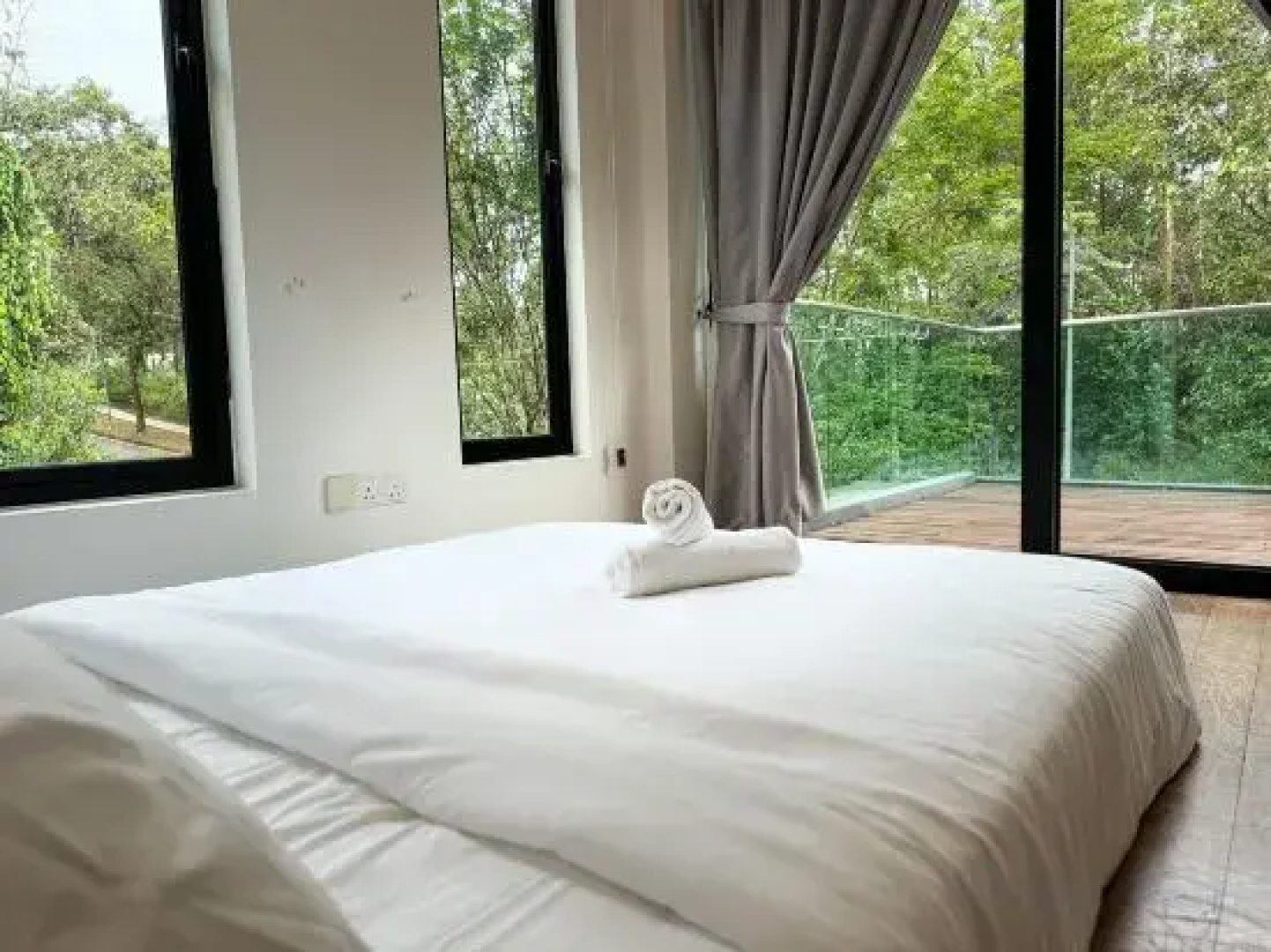 Green Escape City Private Pool Haven 24 pax