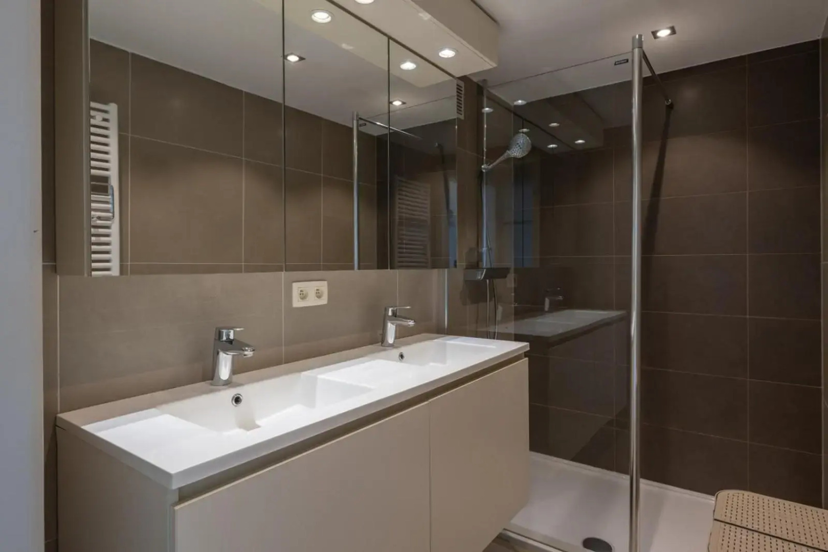 SEAVIEW Studio 6p - OOSTENDE - Type London - renovated and very nice studio with sleeping corner, direct seaview and at the beachfront