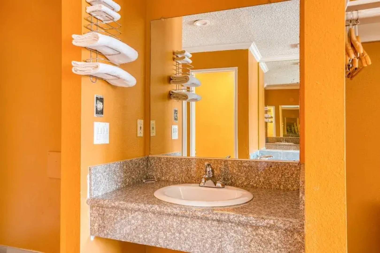 Passport Inn & Suites Corona Hotel