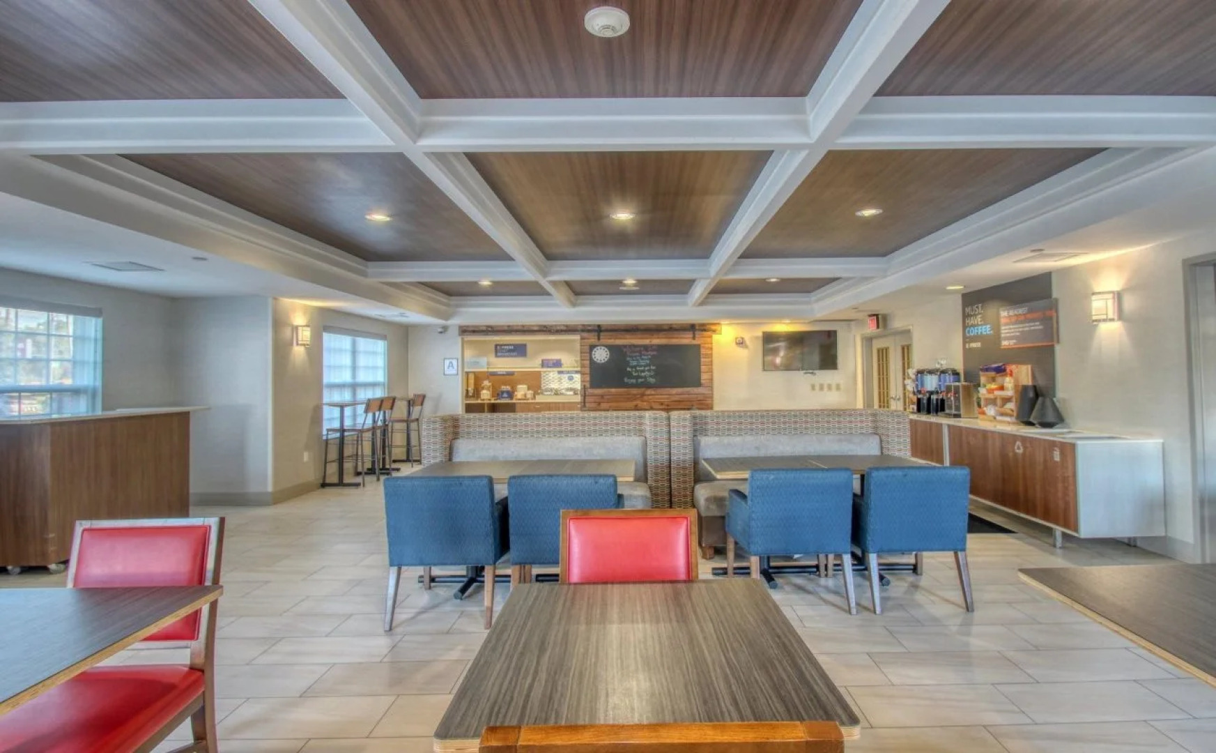 Holiday Inn Express Hotel & Suites Milwaukee Airport by IHG