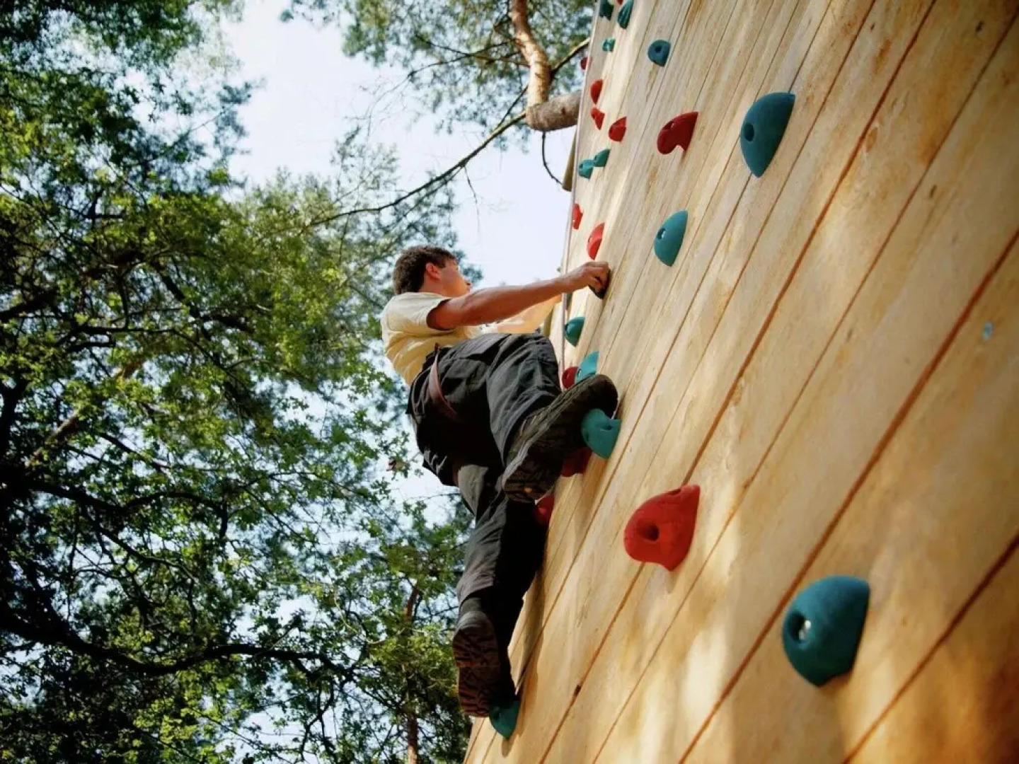 Cosy on ground level home, wifi, central location, many children's equipment