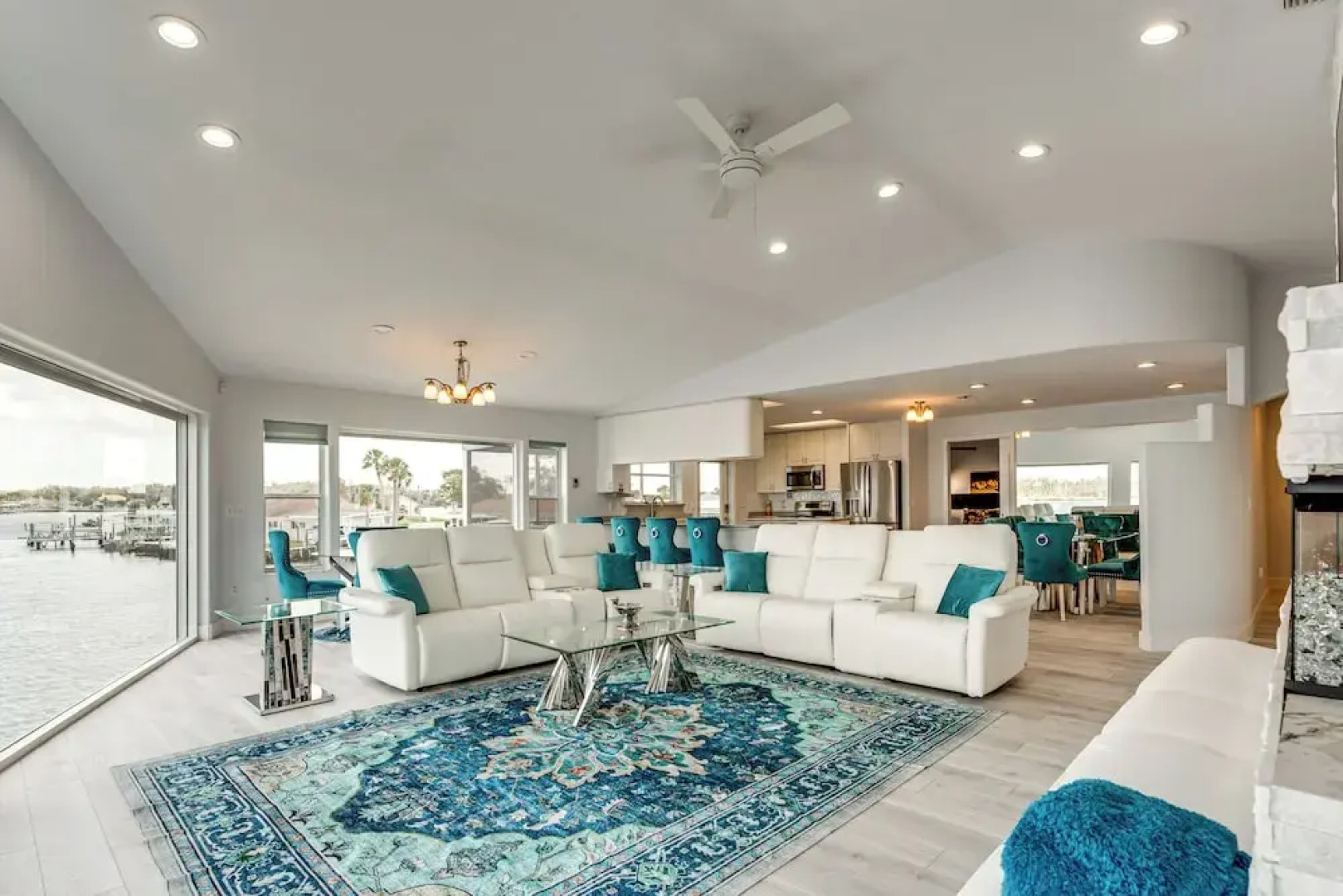 Waterfront Gem: Crystal River Family Home