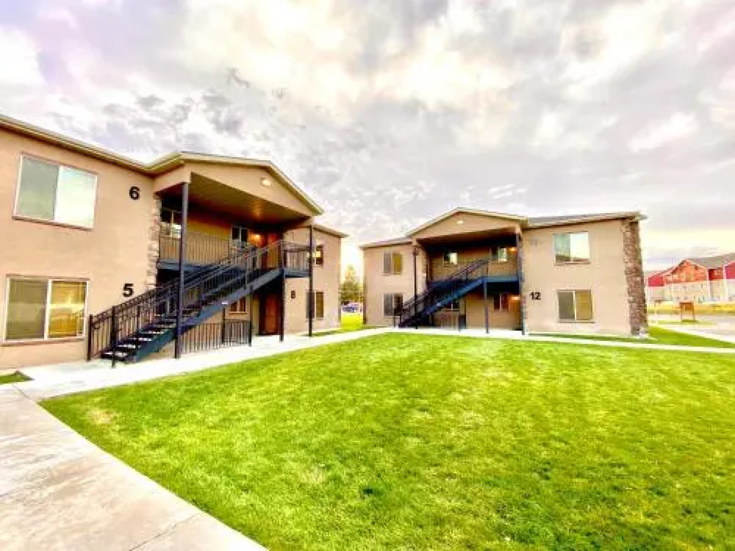 Raspberry Garden Inn & Suites