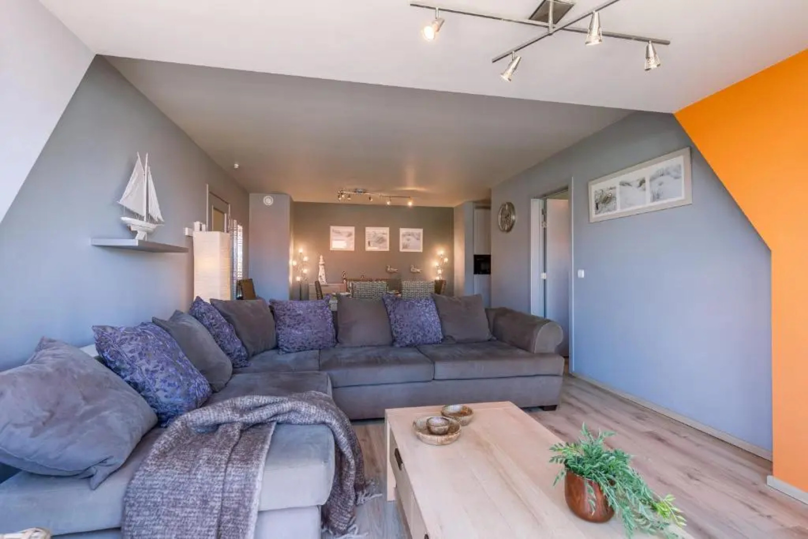 Cosy apartment with outside pool and balcony