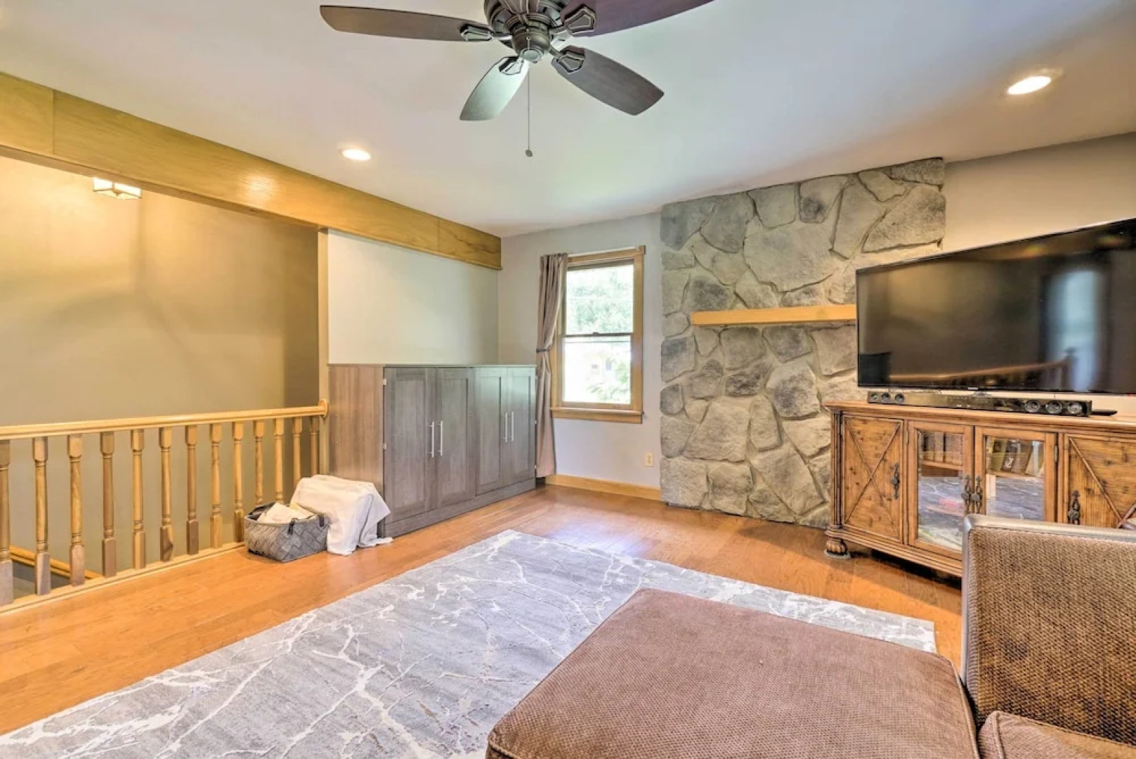 Updated Buckeye Lake Retreat w/ Game Room!