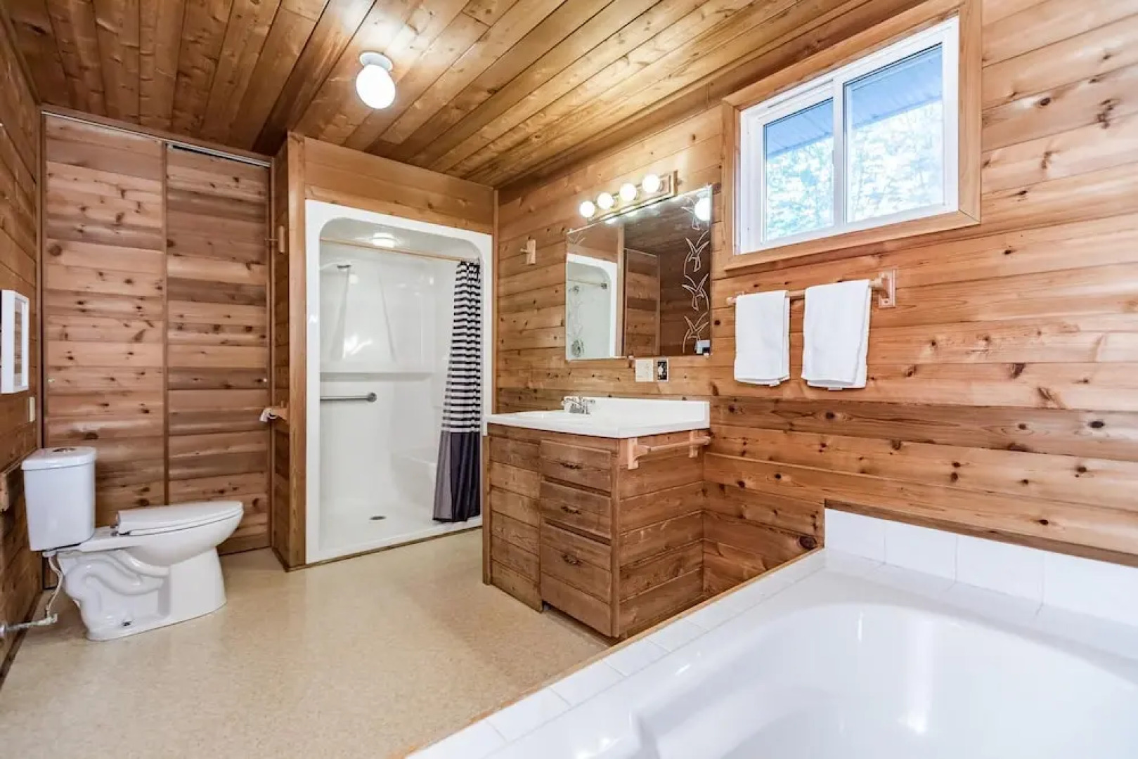 Grandview Beach House an Incredible Beach Waterfront is Waiting for You!