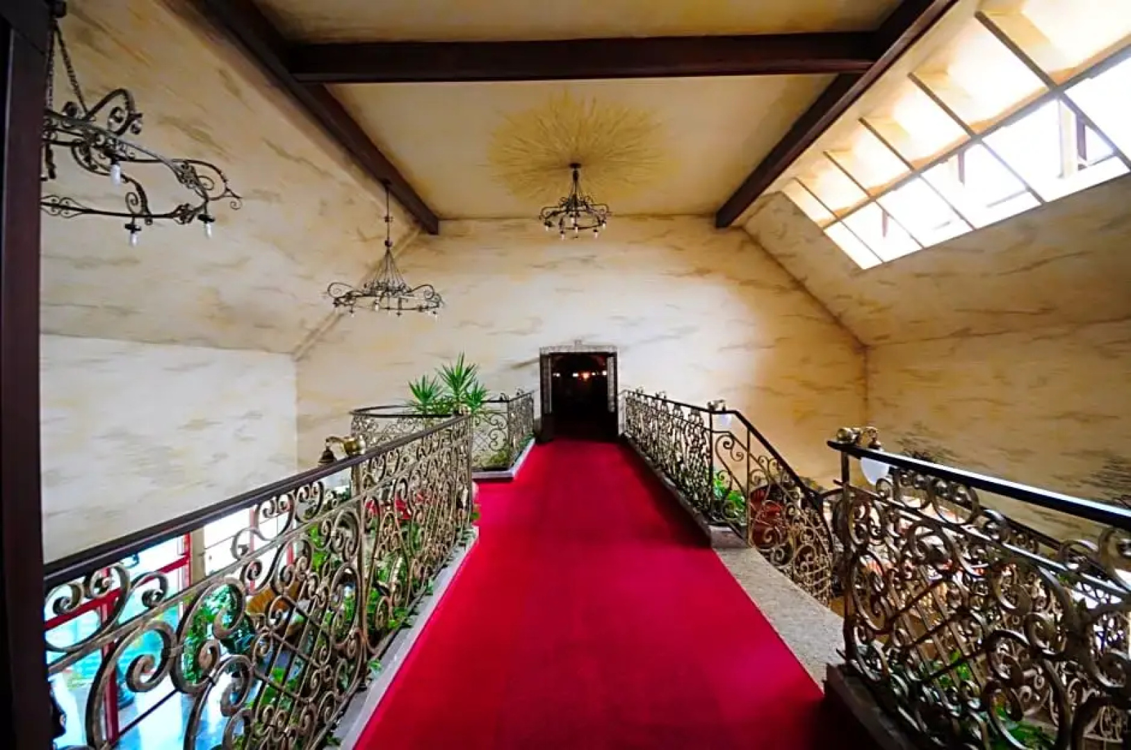 Manor Hotel