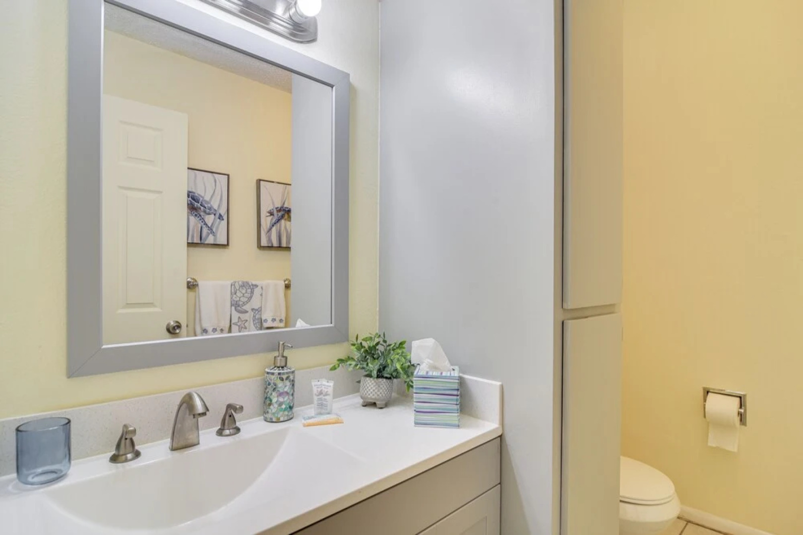 5 Mi to Beaches: Seminole Retreat w/ Balcony