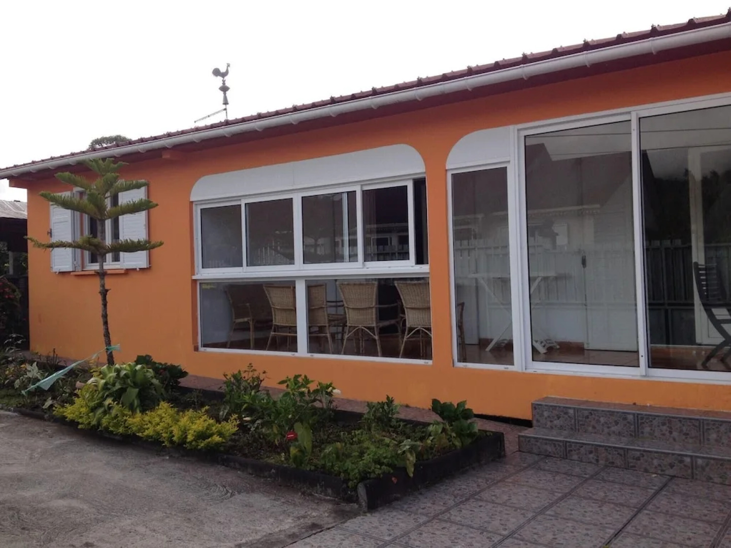 House with 5 Bedrooms in Saint-Benoît, with Enclosed Garden