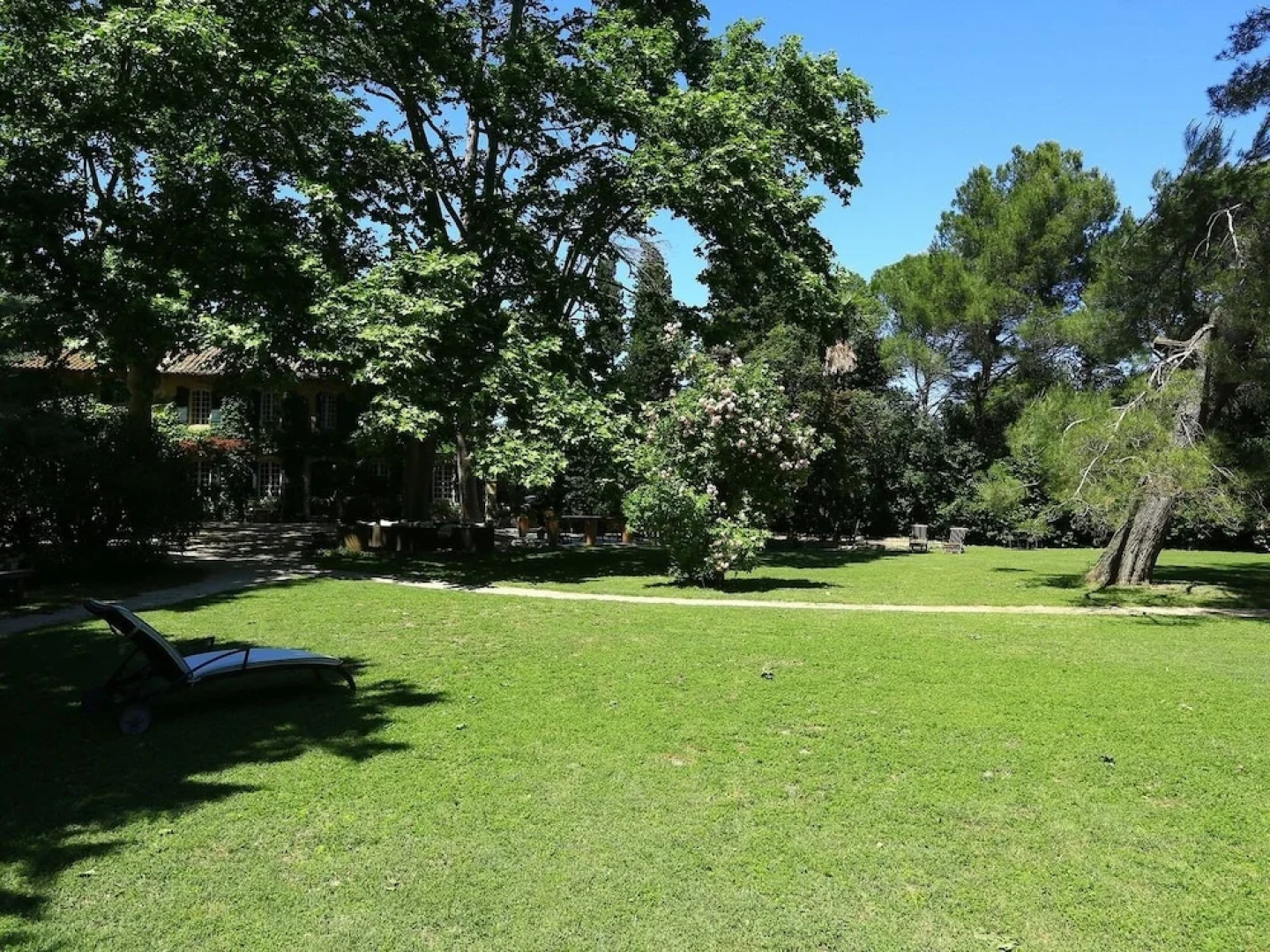 Domaine de Rhodes - Locations de Vacances / Vacation Rentals