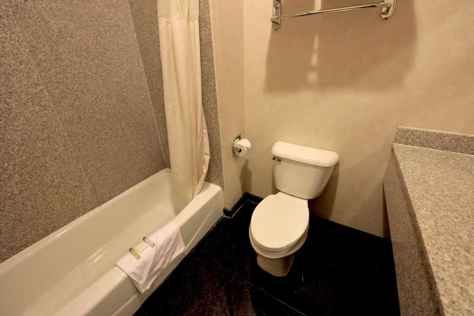 Crown Choice Inn & Suites Lakeview & Waterpark