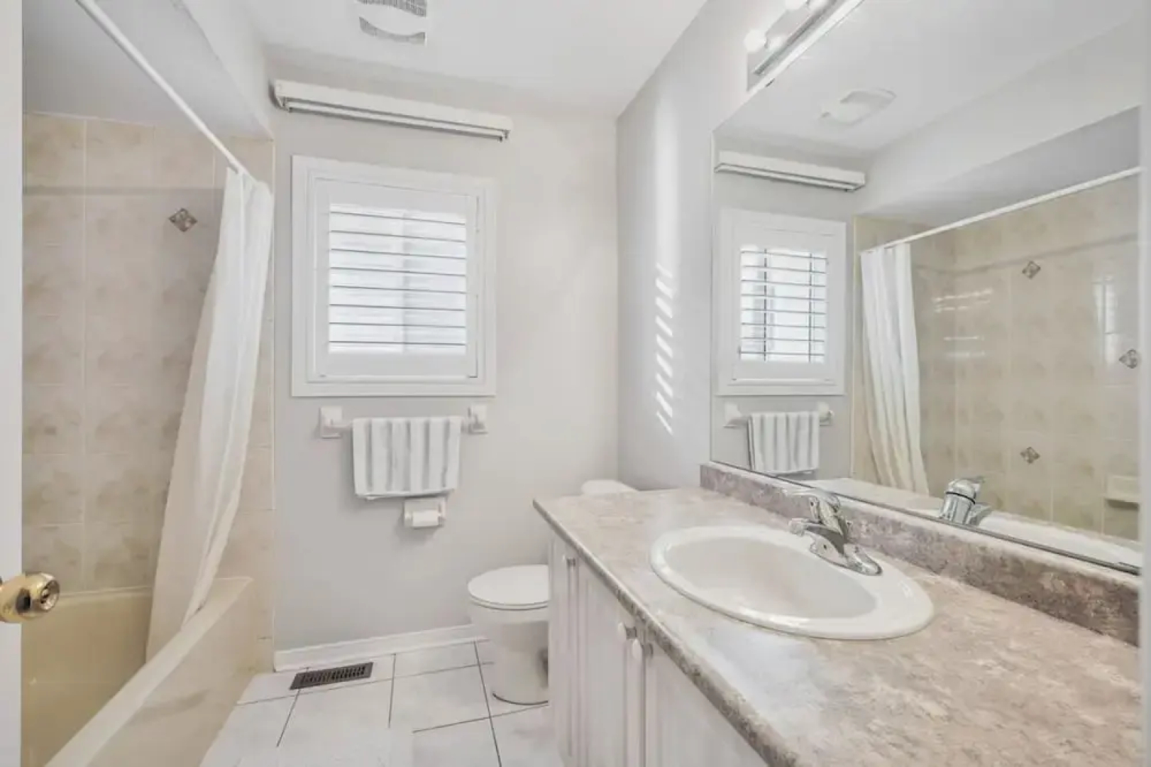 Spacious Whitby Haven 3BR Home Parking