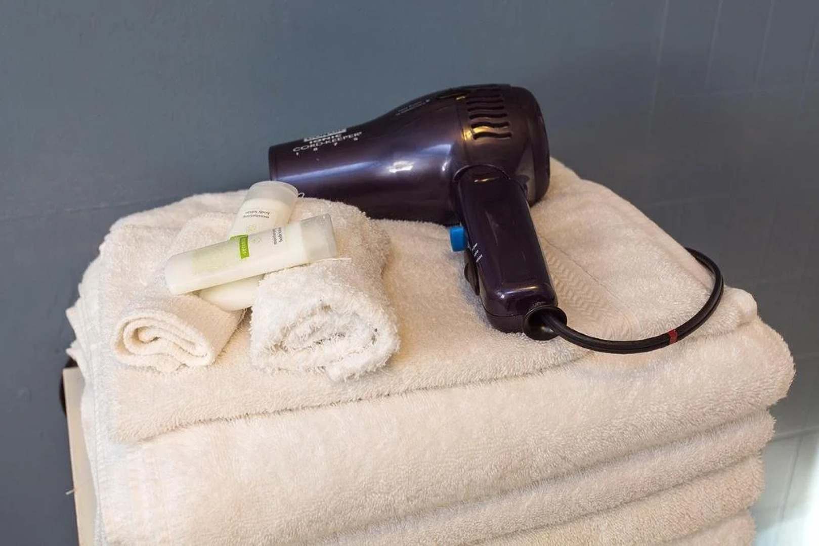 Hollywood Hills Suites