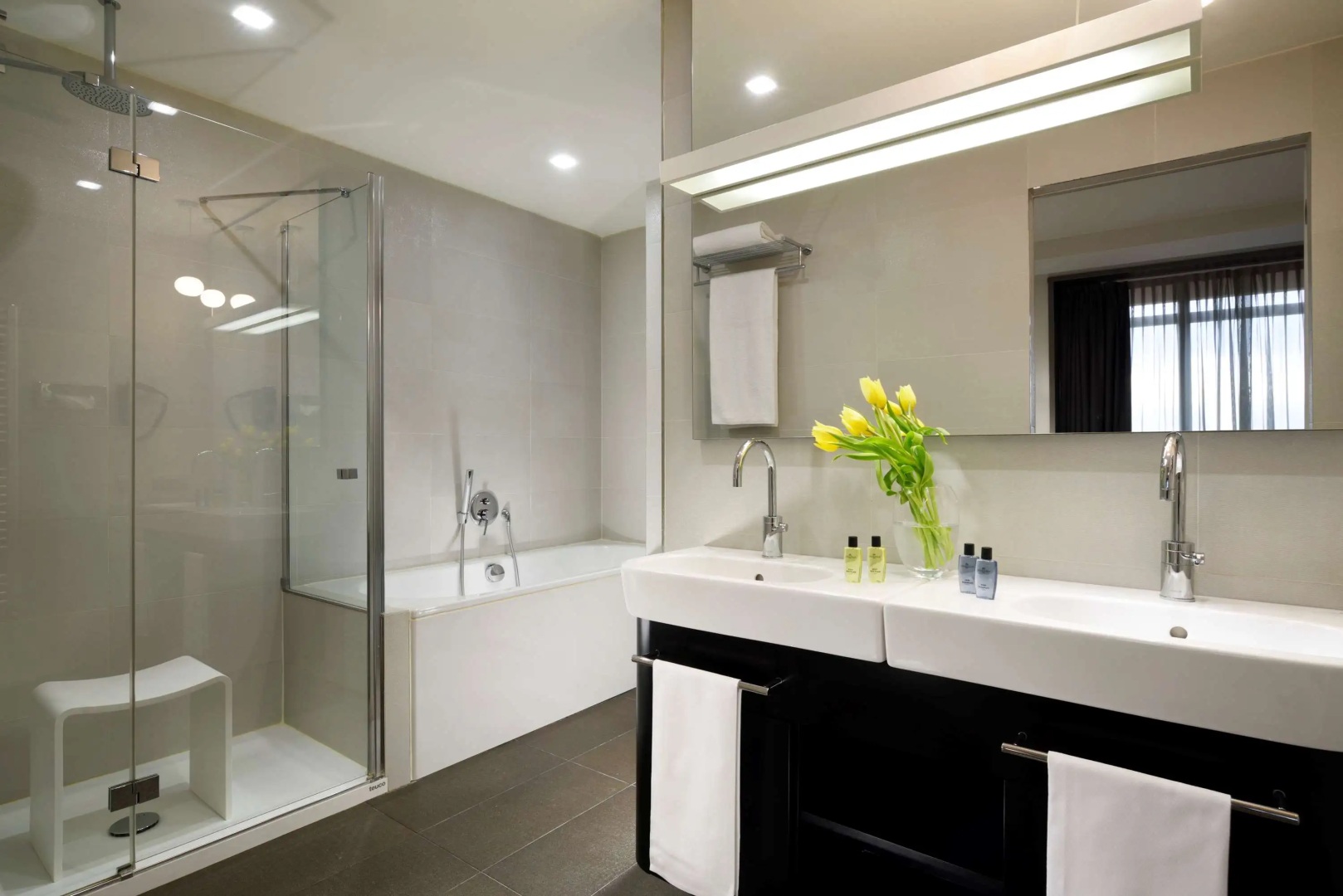 Отель Unahotels San Vitale Bologna