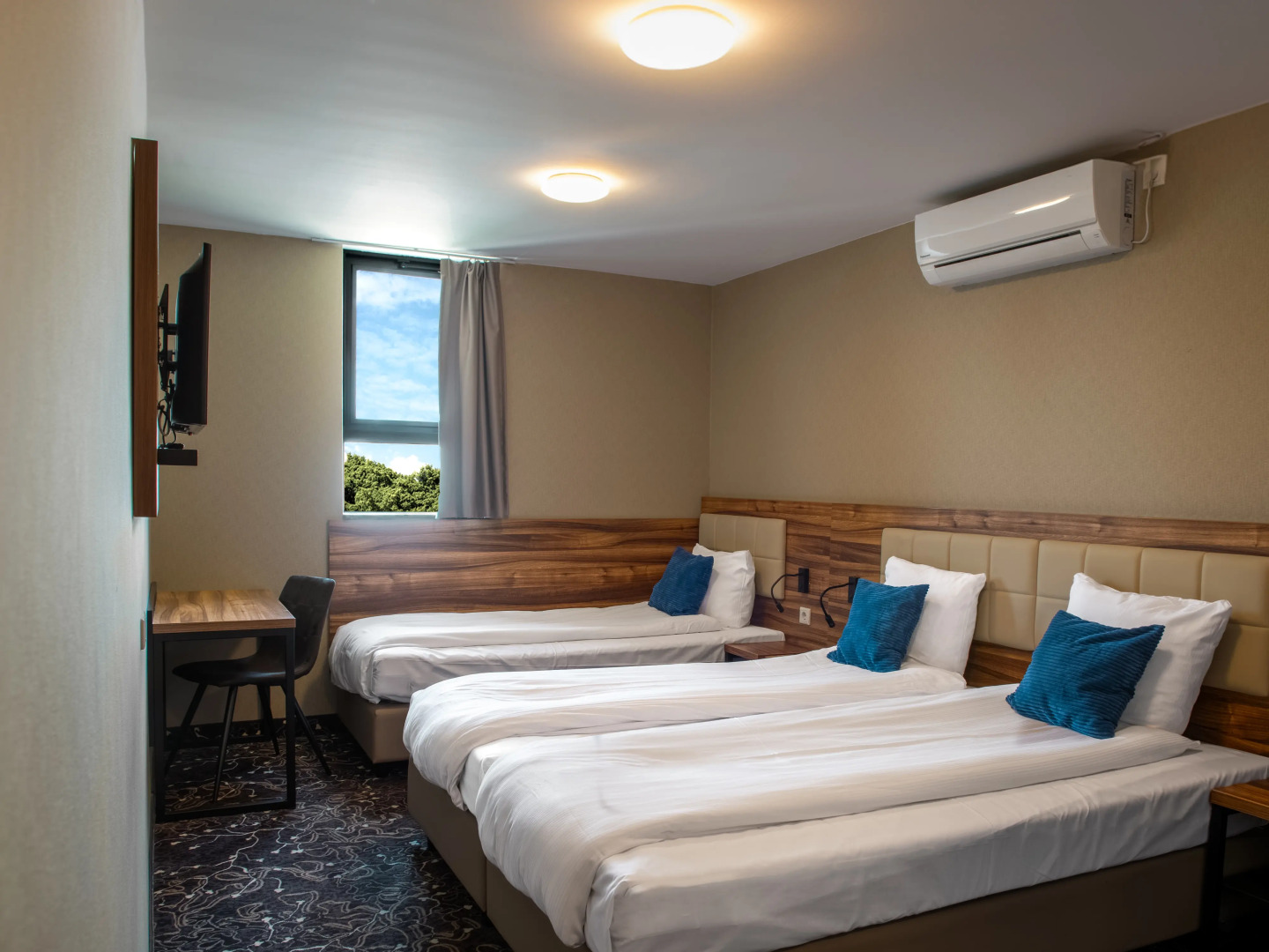 Amsterdam Lake Hotel