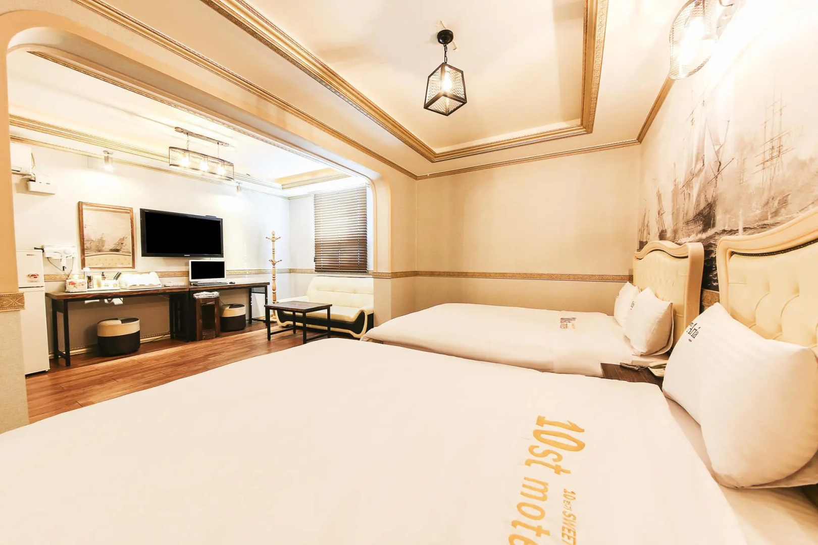 Q Hotel