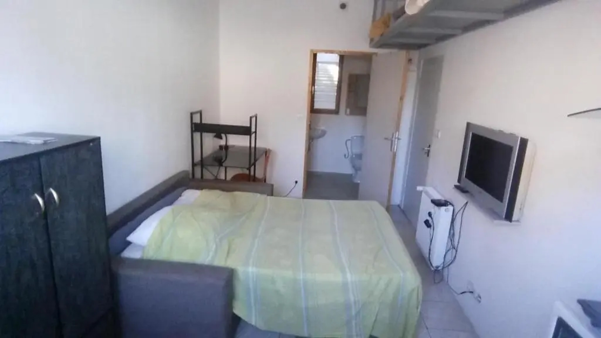 Studios (Adults Only)