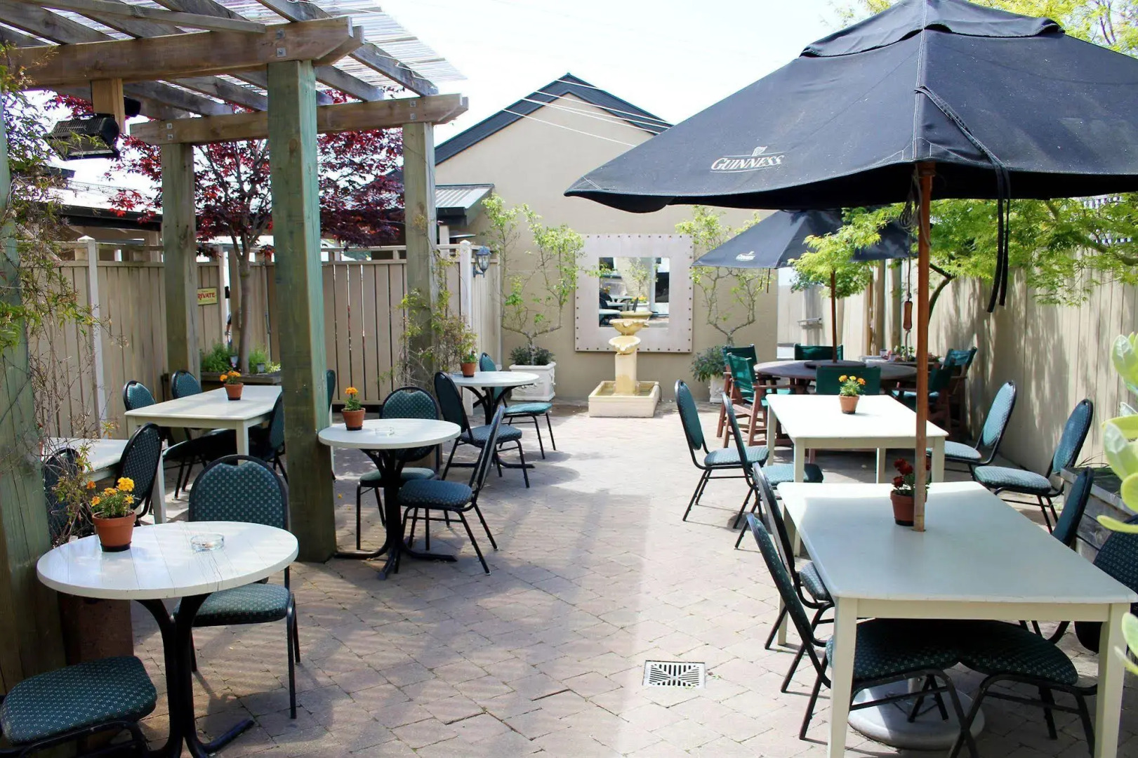 The Prince Albert Backpackers & Bar