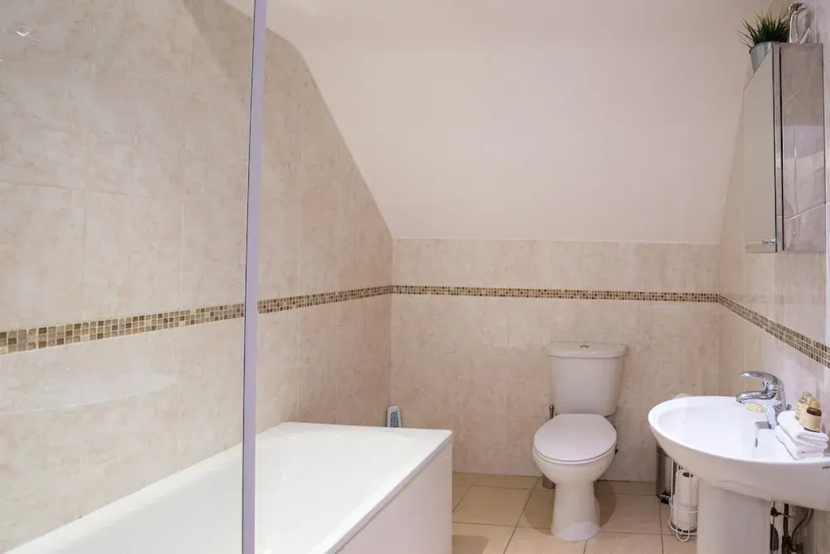 Velvet 2-bedroom Apartment Clock House - Hoddesdon