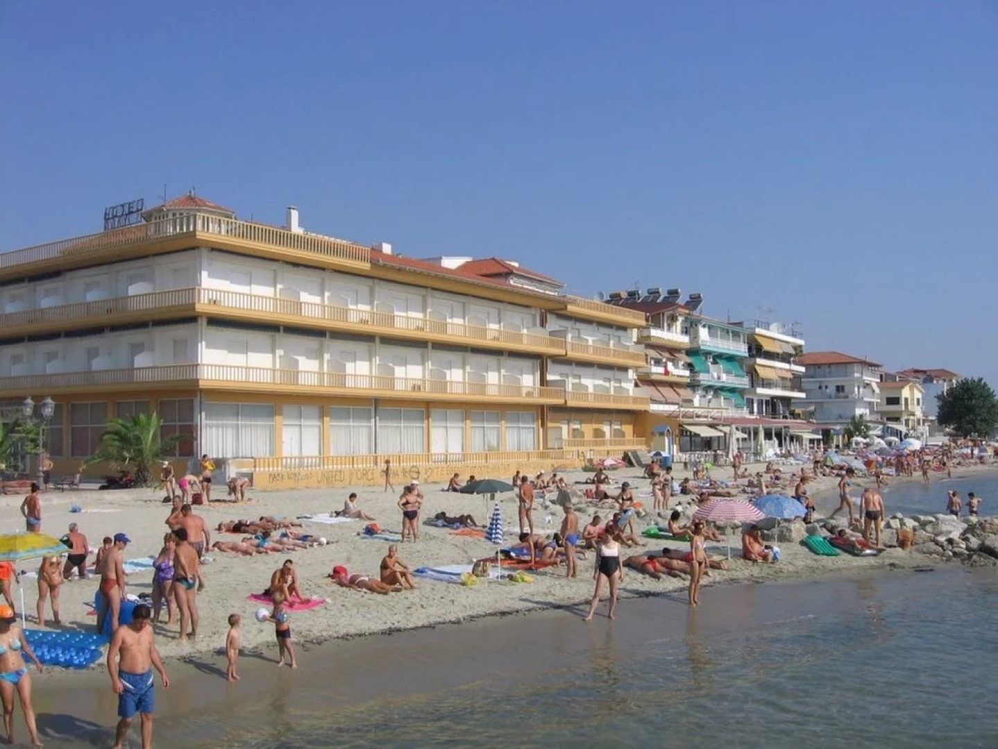 Studio 7 Spacious Studio Apartment in Paralia Featuring a Balcony and