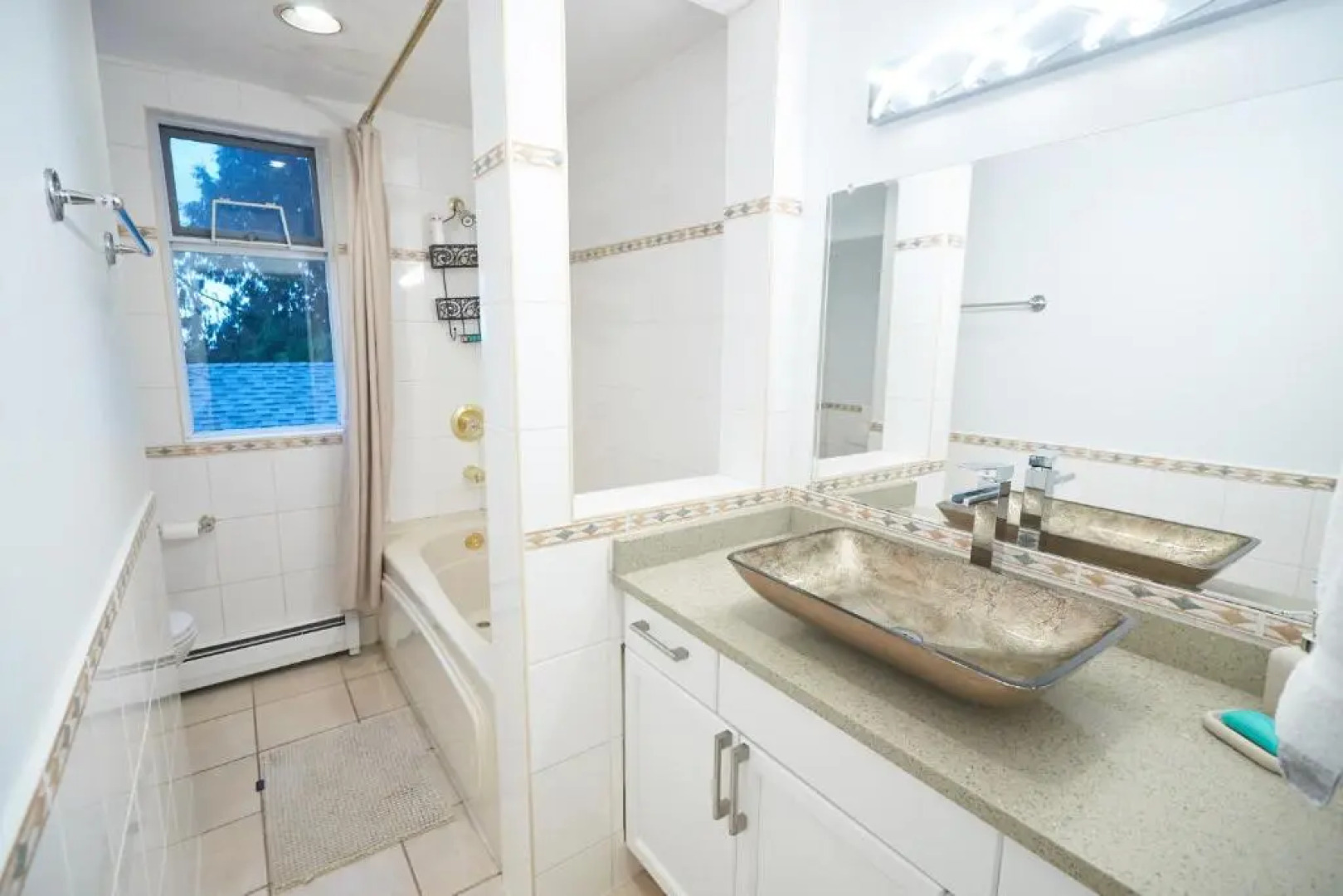 Beautiful Modern Suite