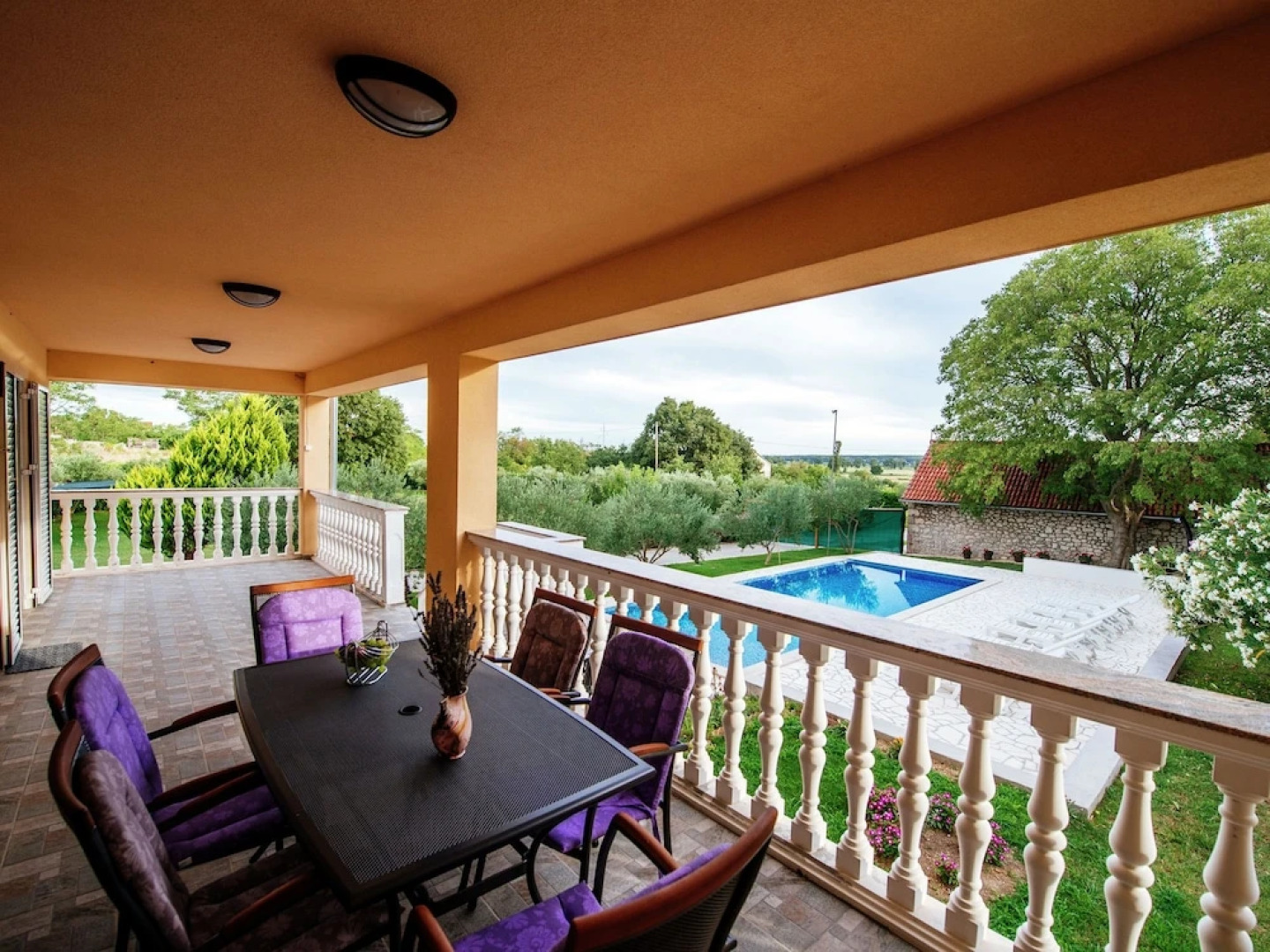 Private Estate With 2 Infinity Pools